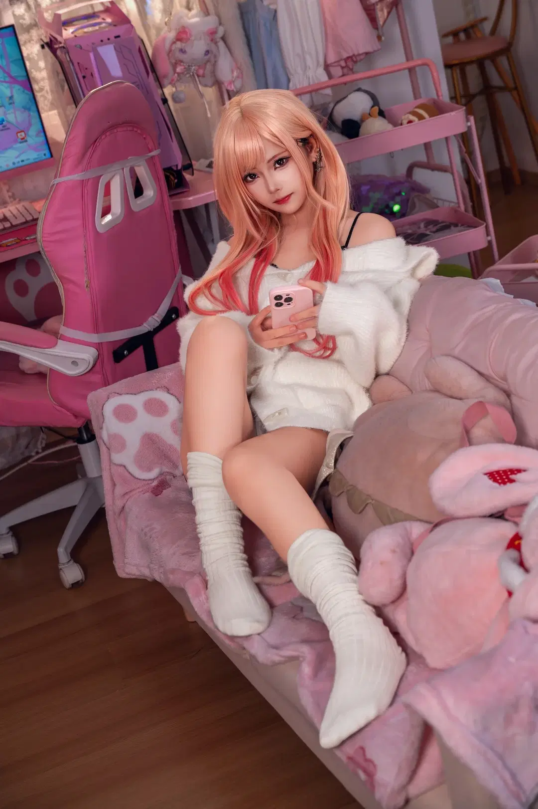【Marin Kitagawa cosplay】My Dress-Up Darling: Daily Life in a Pink gaming room by 小雨幺幺零 - Image 3