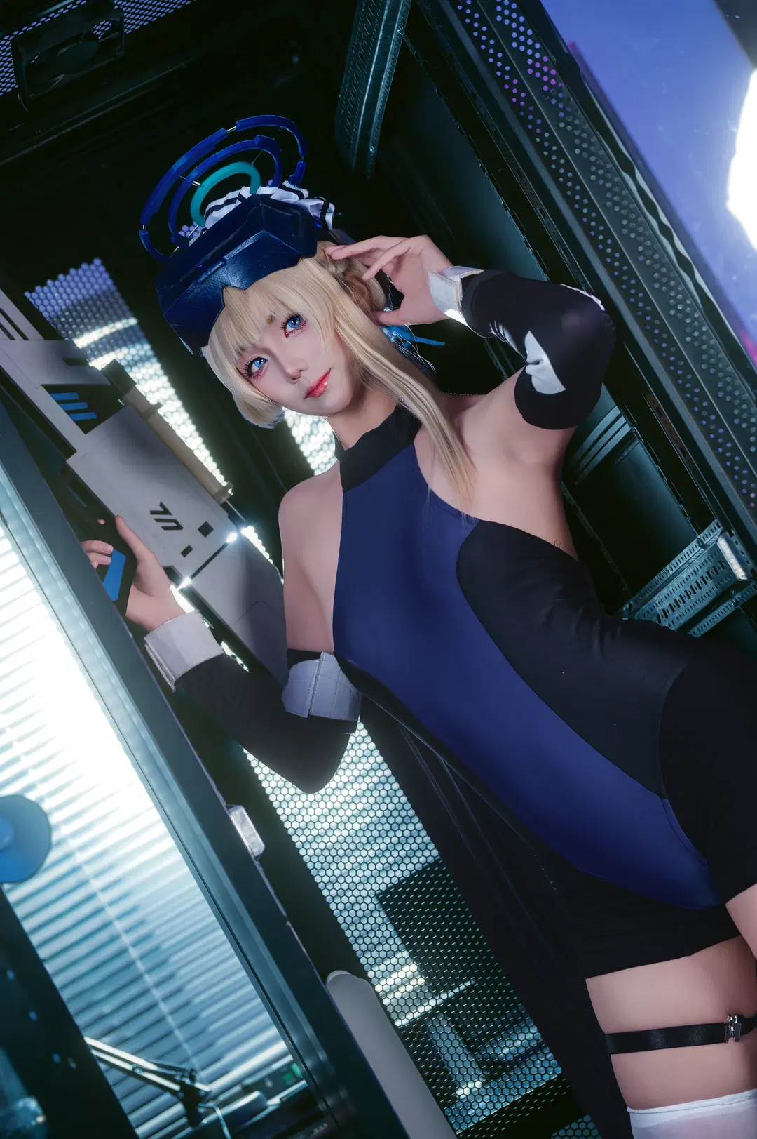 [Asuma Toki cosplay] Blue Archive Cyberpunk Sci-Fi Girl Server Room Cosplay Photoshoot by 小雨幺幺零 - Image 2