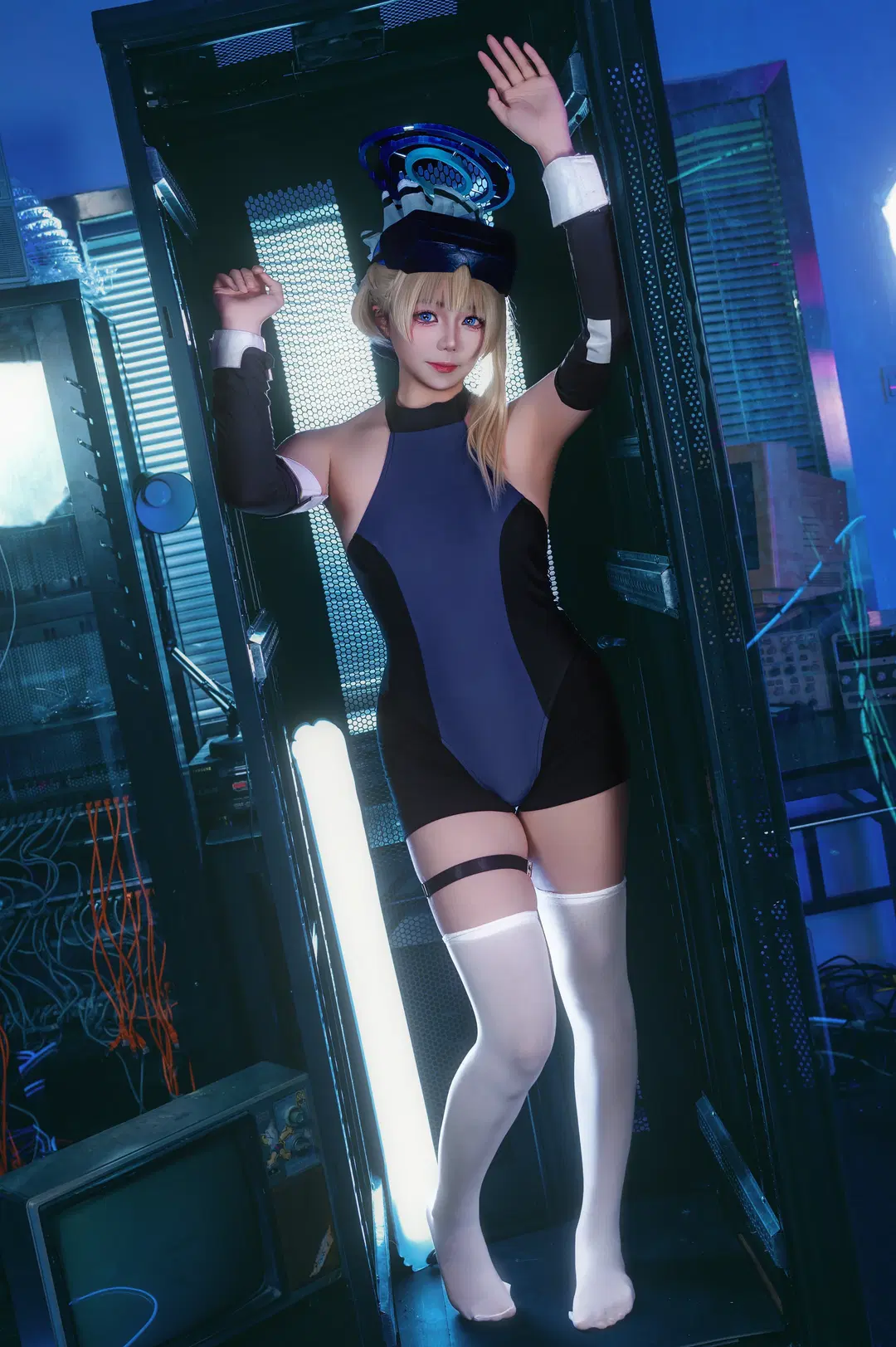[Asuma Toki cosplay] Blue Archive Cyberpunk Sci-Fi Girl Server Room Cosplay Photoshoot by 小雨幺幺零 - Image 4