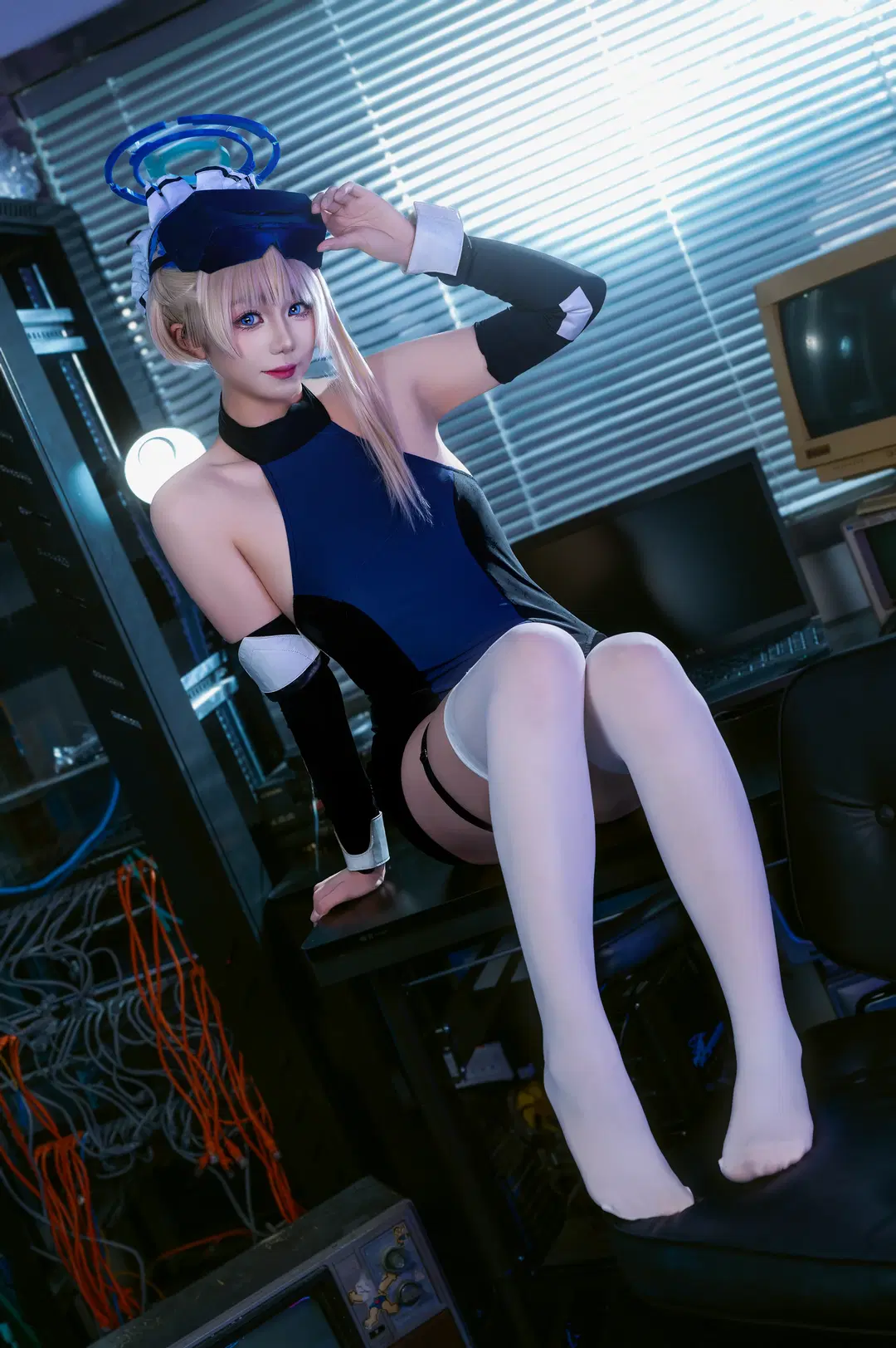 【飛鳥馬トキ コスプレ】『ブルーアーカイブ』レトロSF＆サイバーパンクの機房記録 - 小雨幺幺零 - 3枚目