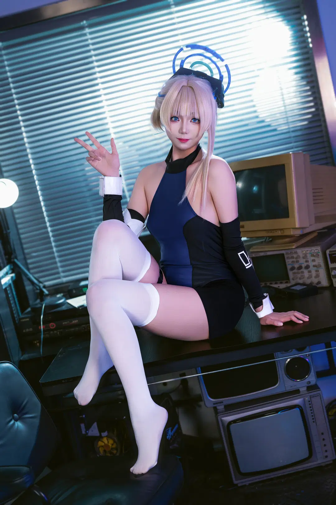 ブルーアーカイブ, サイバーパンク, 二次元コスプレ, 白ストッキング, 飛鳥馬トキ コスプレ