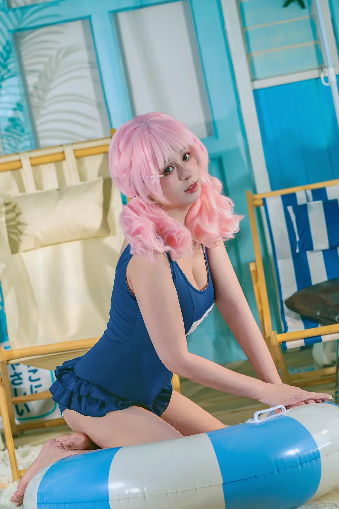 コスプレ, ピンク髪の少女, 水着写真, 室内プール, 夏のスイートガール
