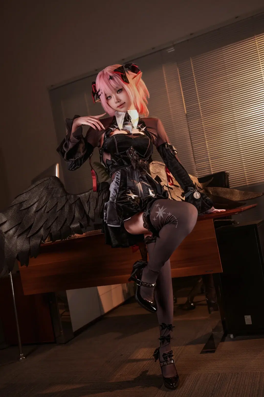[Remielle cosplay] Slacking Off or Working Overtime in Zenless Zone Zero? Miss Accomplice's Office Daily Routine by 小雨幺幺零 - Image 4