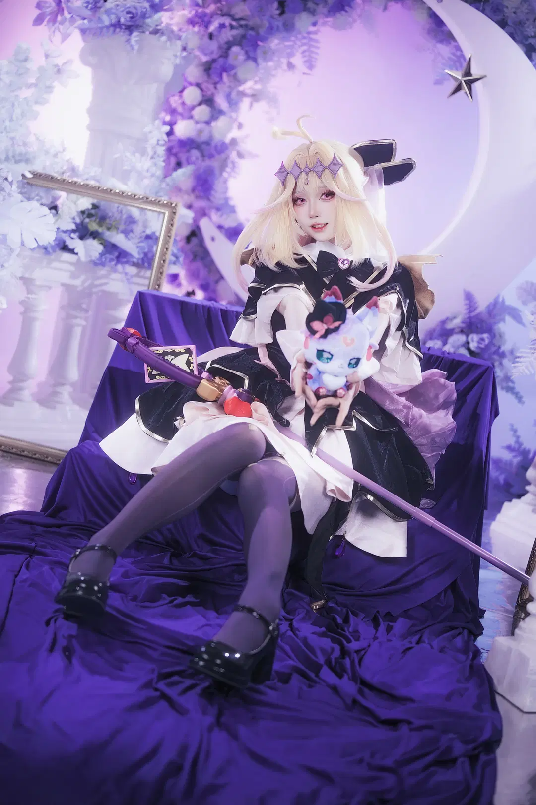【森亚露露卡cos】名侦探光之美少女月夜下的梦幻魔法 - 圣骑绯月 - 第6张
