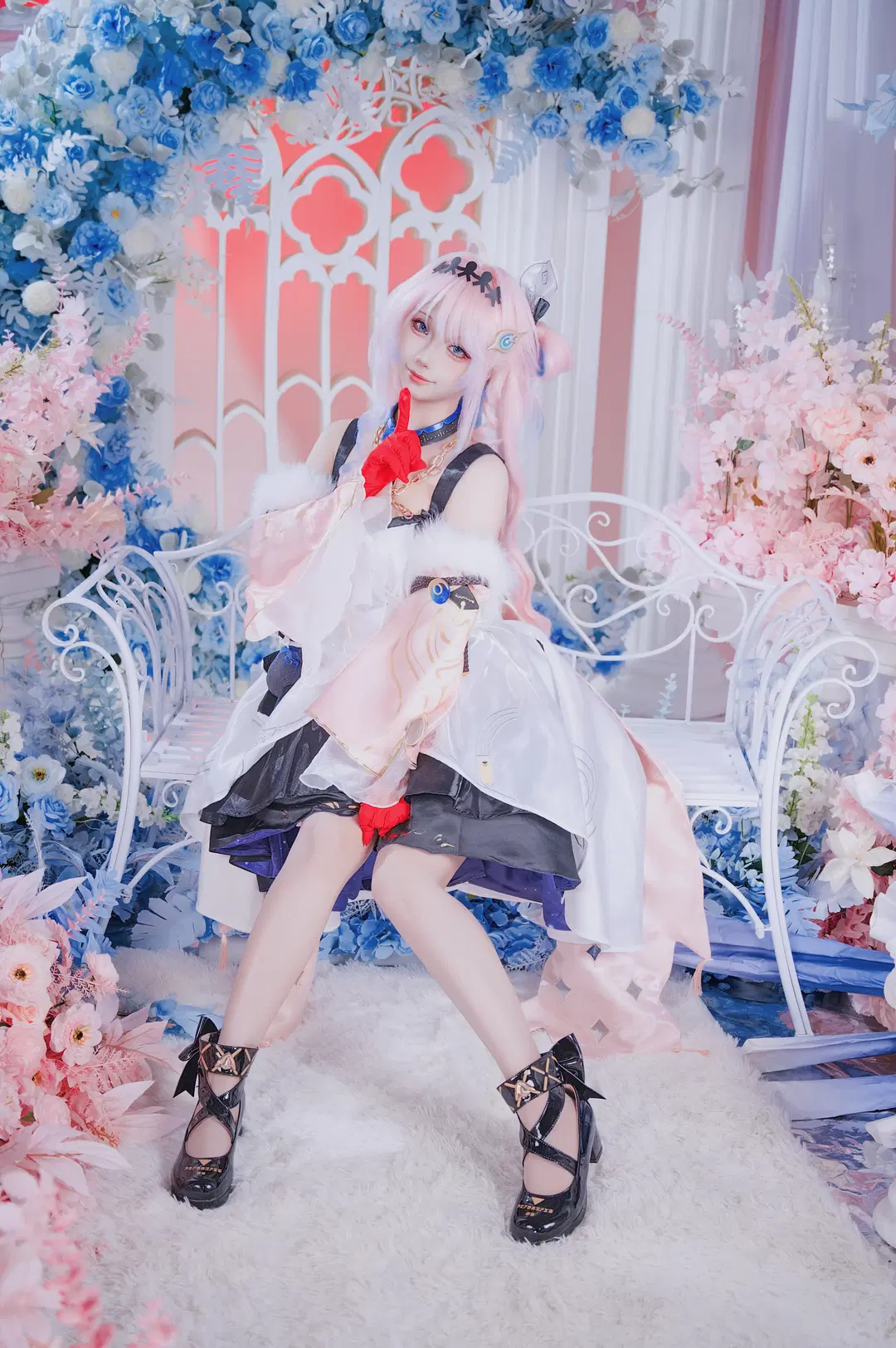 鸣潮, 达妮娅cos, 二次元cos, 粉发少女, 性感腿型