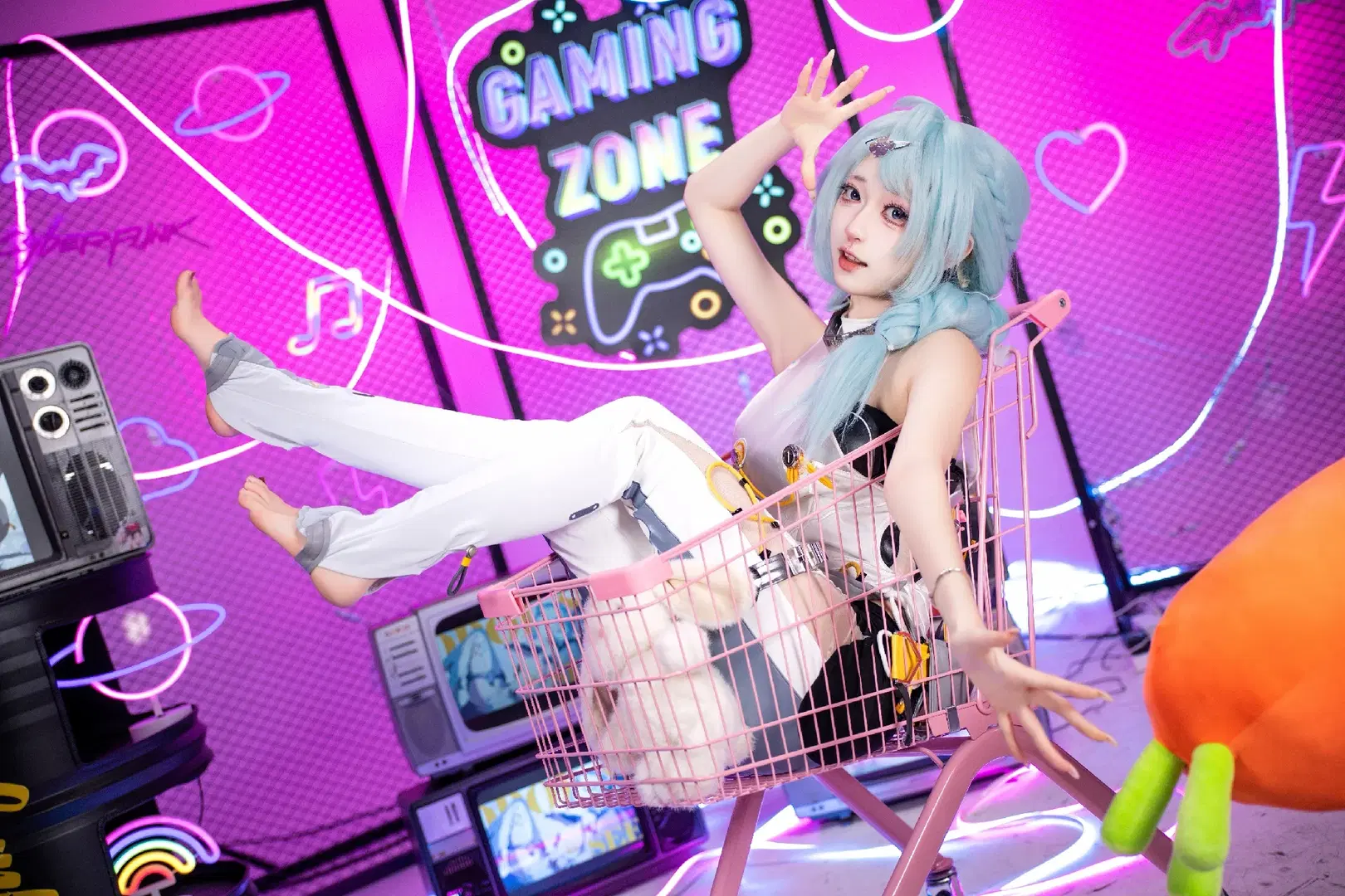 【シードコスプレ】『ゼンレスゾーンゼロ』ピンクのショッピングカートとネオンの光 - 糟糕炒饭 - 3枚目