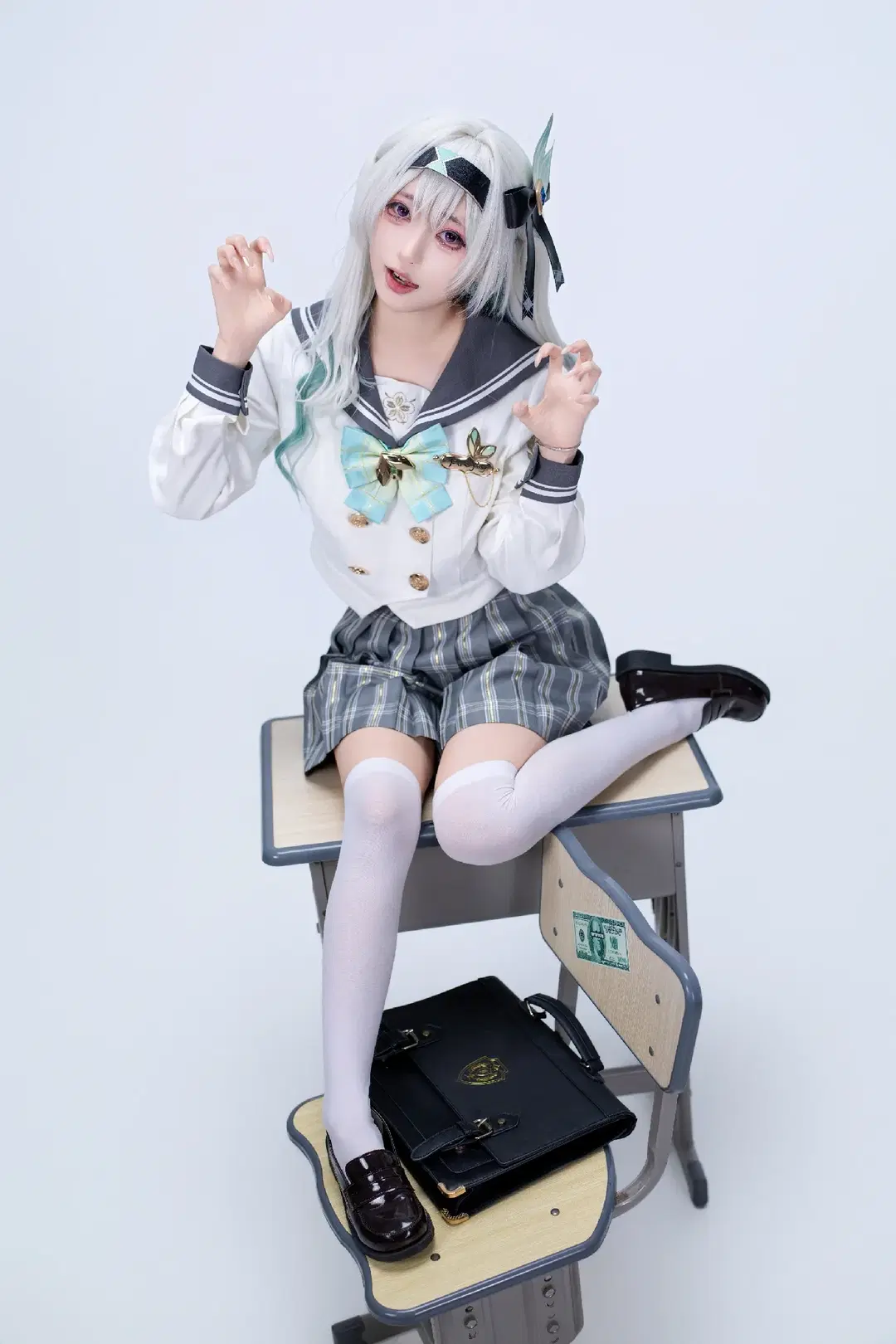 崩坏星穹铁道, 流萤cos, 春日手信, 白丝, 制服cos
