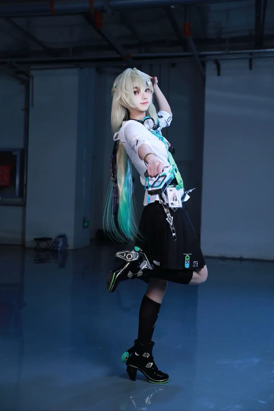 鸣潮, 琳奈cos, 二次元cosplay, 场照分享, 黑丝长袜