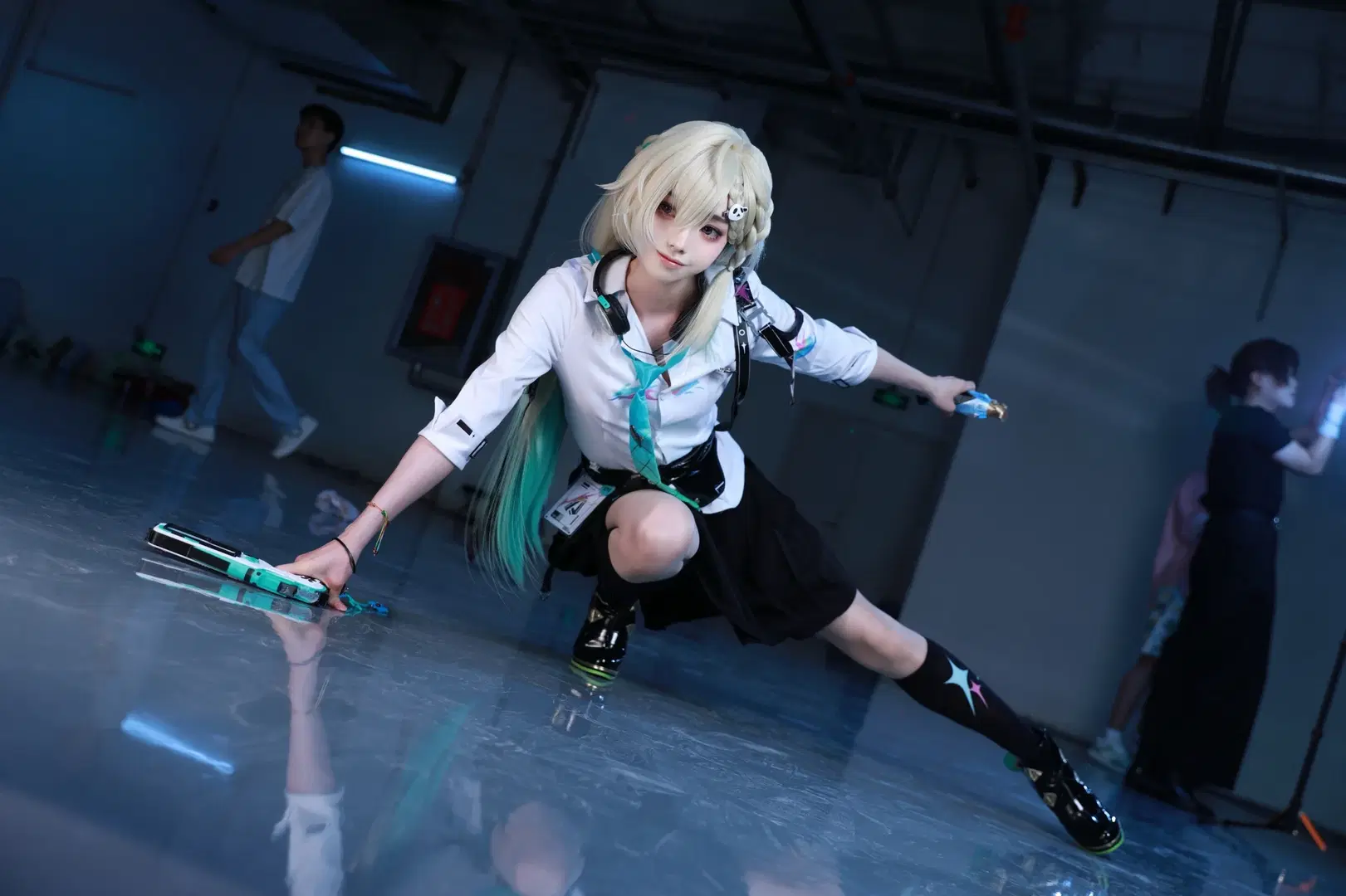 [Lynae cosplay] Wuthering Waves: Lynae's Techwear Styling Packed with Rich Details by cui脆皮 - Image 3