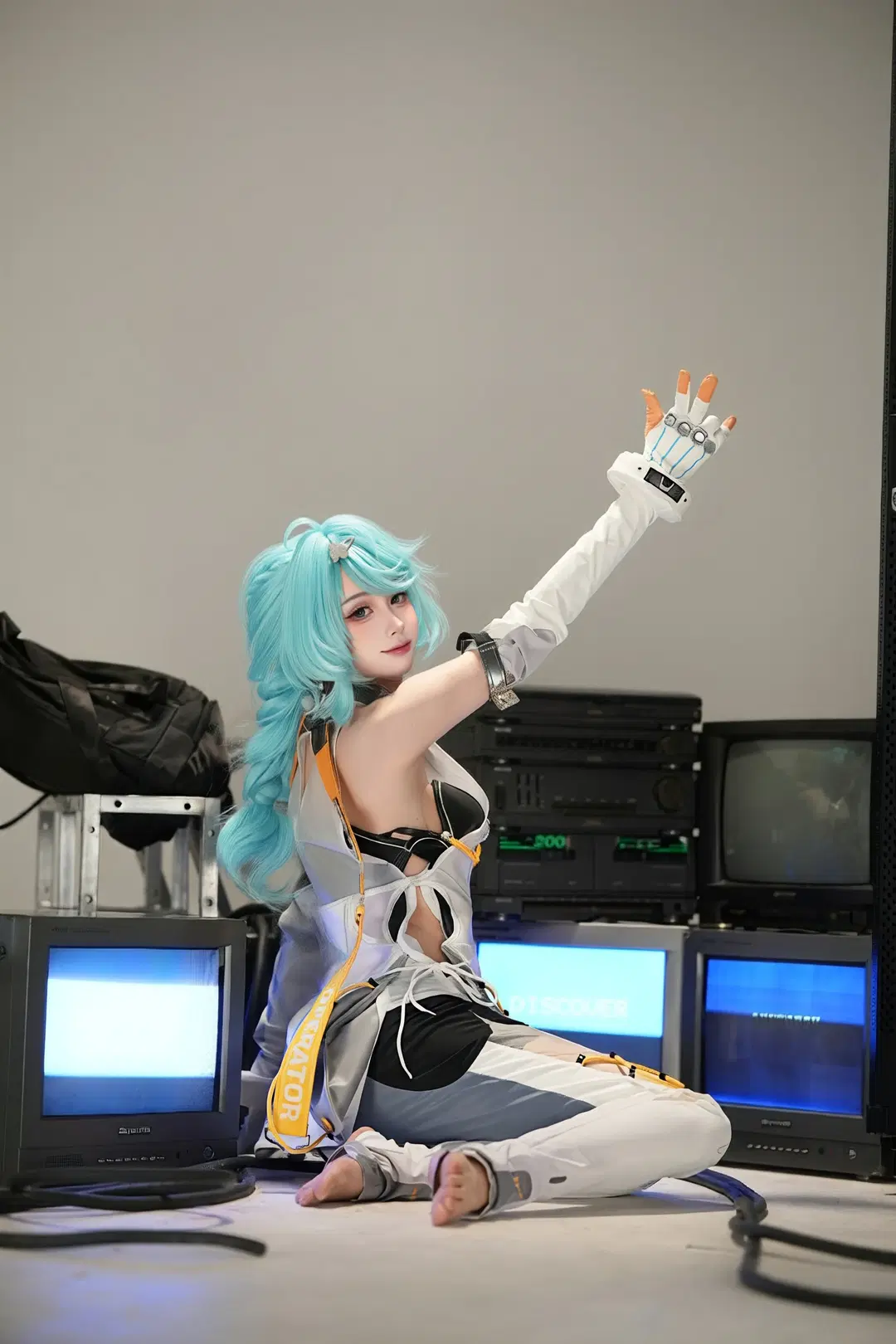 [Seed cosplay] Zenless Zone Zero's Aloof Mechanical Girl: Bringing Out Cyberpunk Textures Through Nuanced Details by cui脆皮 - Image 4