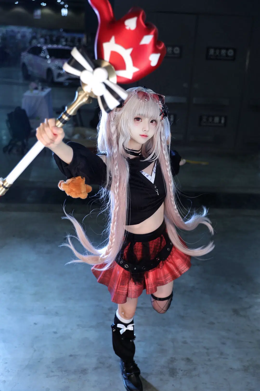 【花火 コスプレ】崩壊：スターレイル 巨大な赤い手の小道具を手にしたお茶目な少女 - cui脆皮 - 2枚目