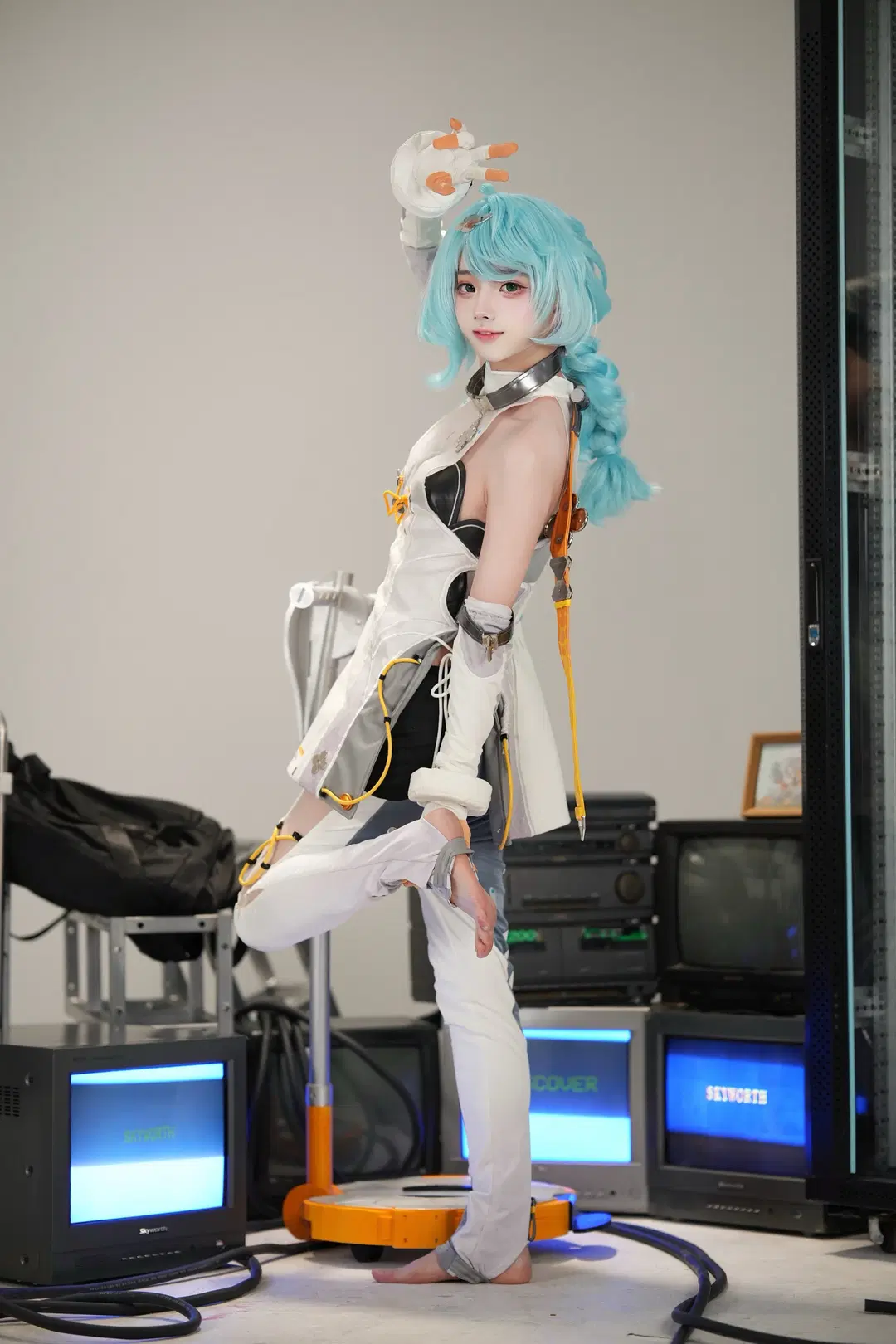 [Seed cosplay] Zenless Zone Zero: A Special Photoshoot Day in a Retro Server Room by cui脆皮 - Image 3