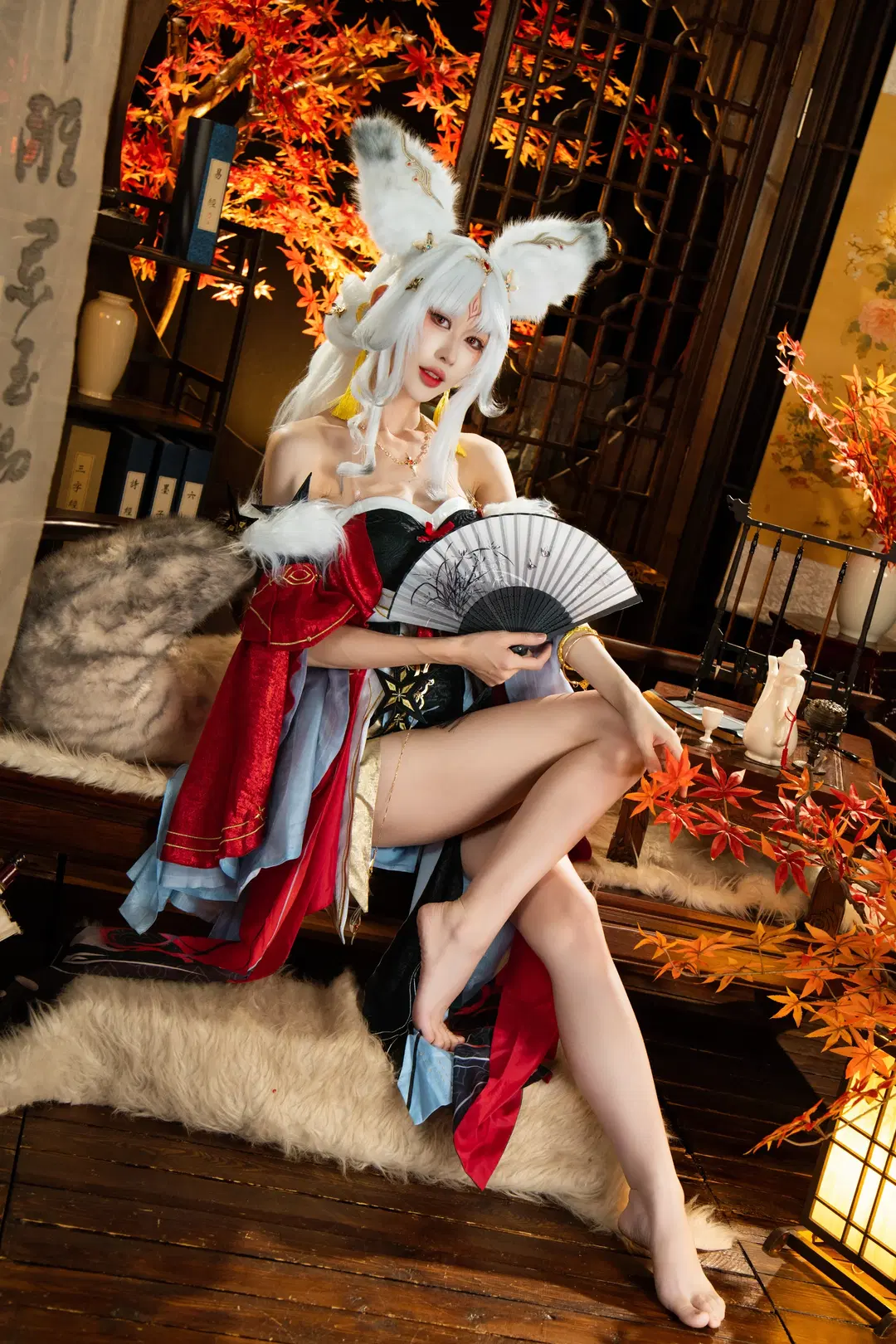 [Hsin cosplay] Wuthering Waves: An Ancient Encounter of Hsin and Crimson Maples on a Wooden Daybed by 心晨 - Image 3