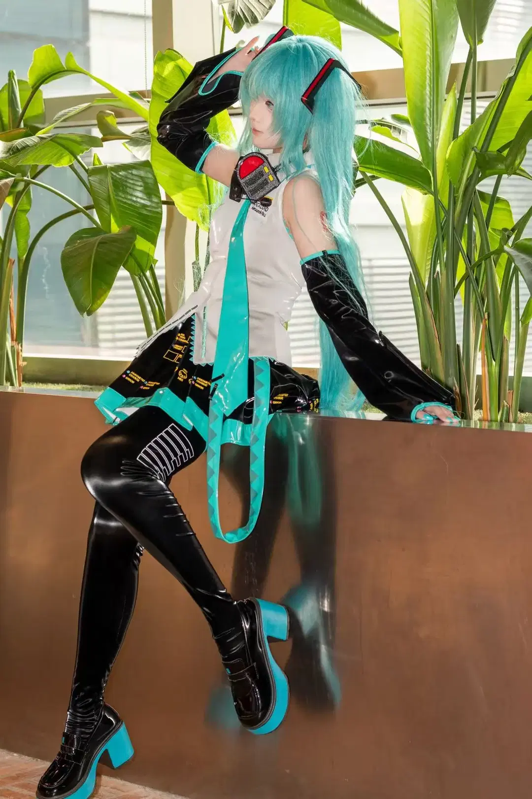初音ミク, 初音ミク コスプレ, ツインテール, ストッキング, 幻想的な雰囲気
