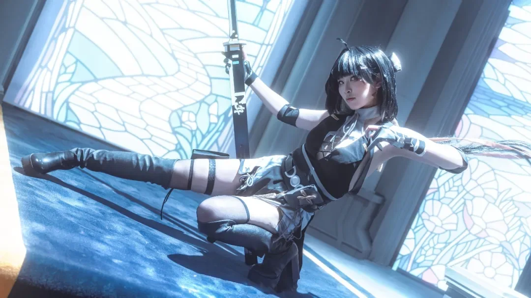 [Female Rover cosplay] Wuthering Waves: Gripping the Blade to Echoes, Singing Through Wandering Dreams by 小彭《星穹铁道》 - Image 4