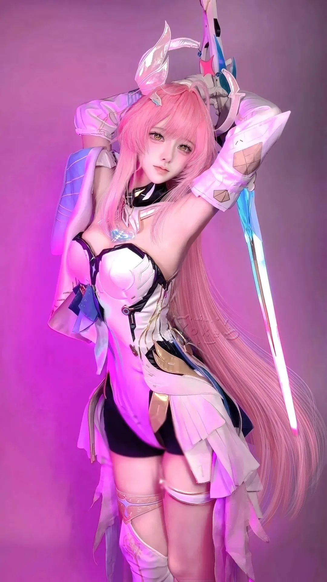 鸣潮, 爱弥斯cos, 粉发少女, cosplay摄影, 丝袜