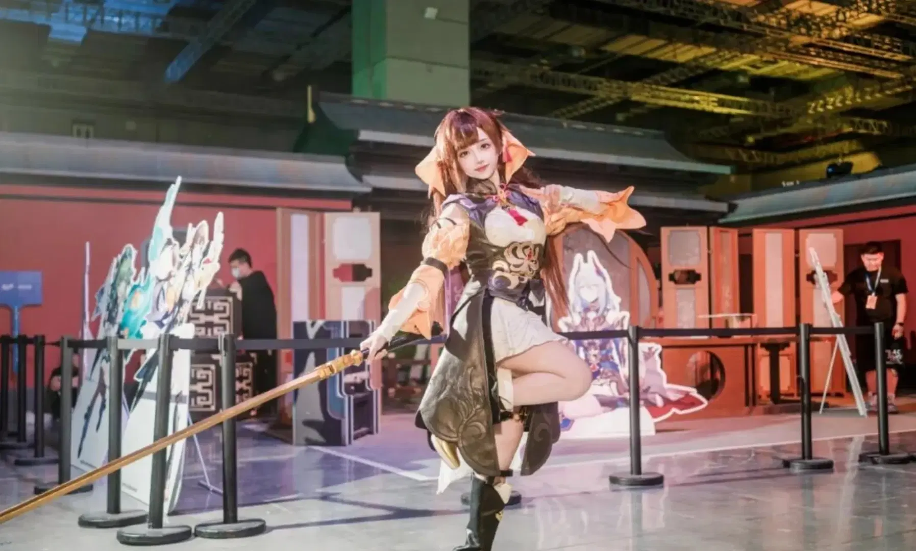 【素裳cos】崩壞星穹鐵道中俠氣與性感並存的動作分享 - 小彭《星穹铁道》 - 第6張