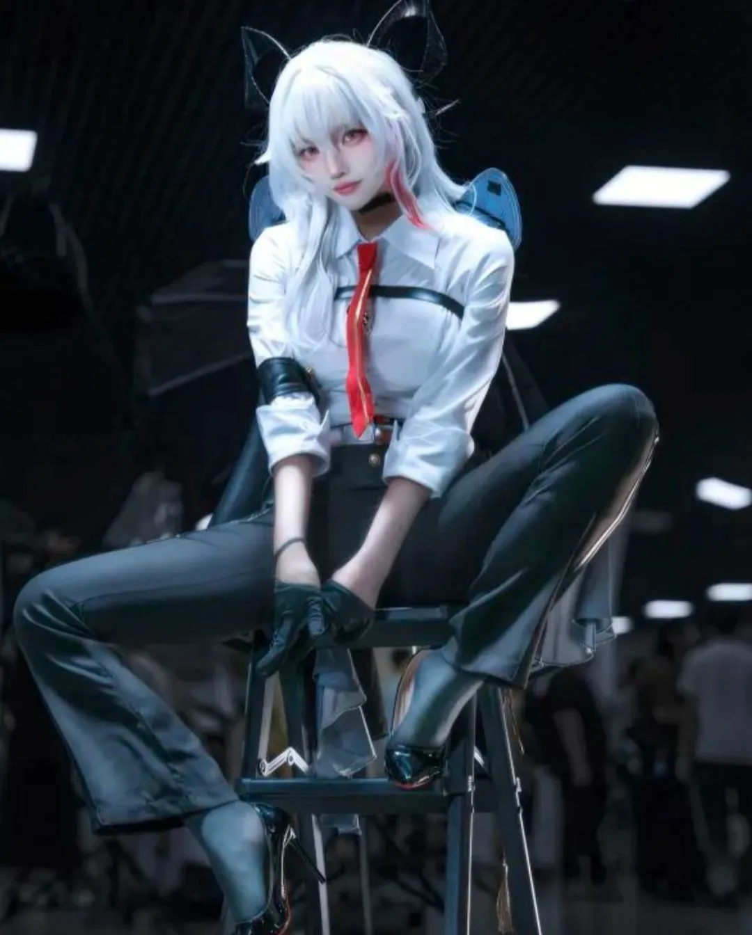 【赞妮cos】鸣潮中的冷酷造型，紧身裤高跟鞋漫展实拍 - 小彭《星穹铁道》 - 第2张