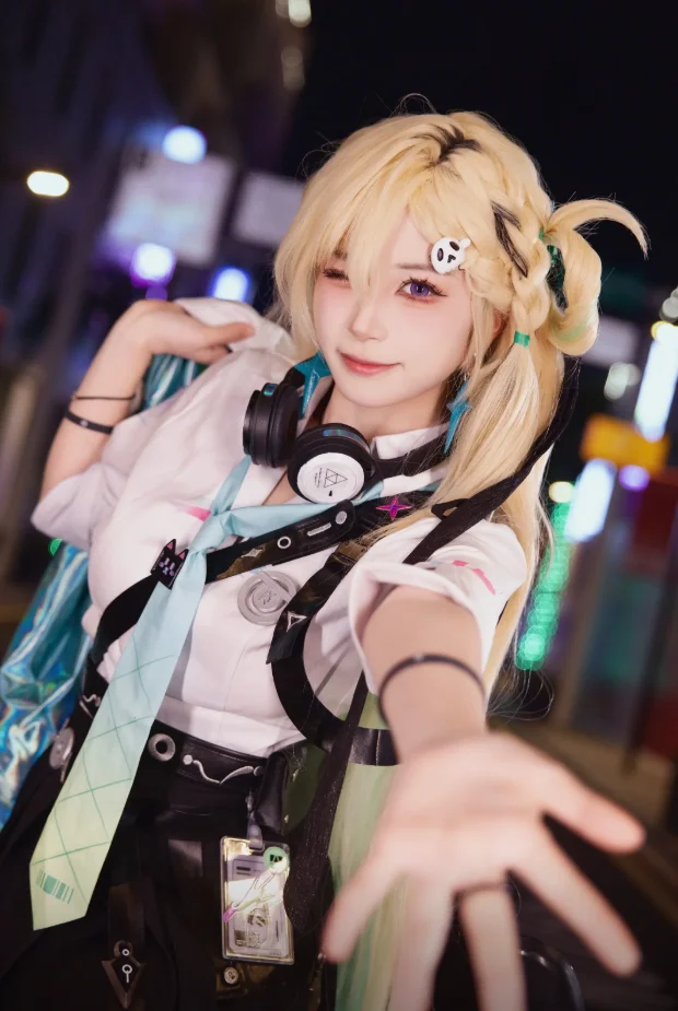 【琳奈cos】鸣潮夜色下的街头少女，酷飒与可爱的结合 - 小彭《星穹铁道》 - 第2张