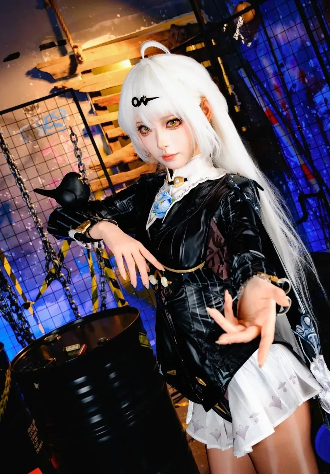 【仪玄cos】绝区零工业风片场，冷艳战衣记录 - 小彭《星穹铁道》 - 第3张