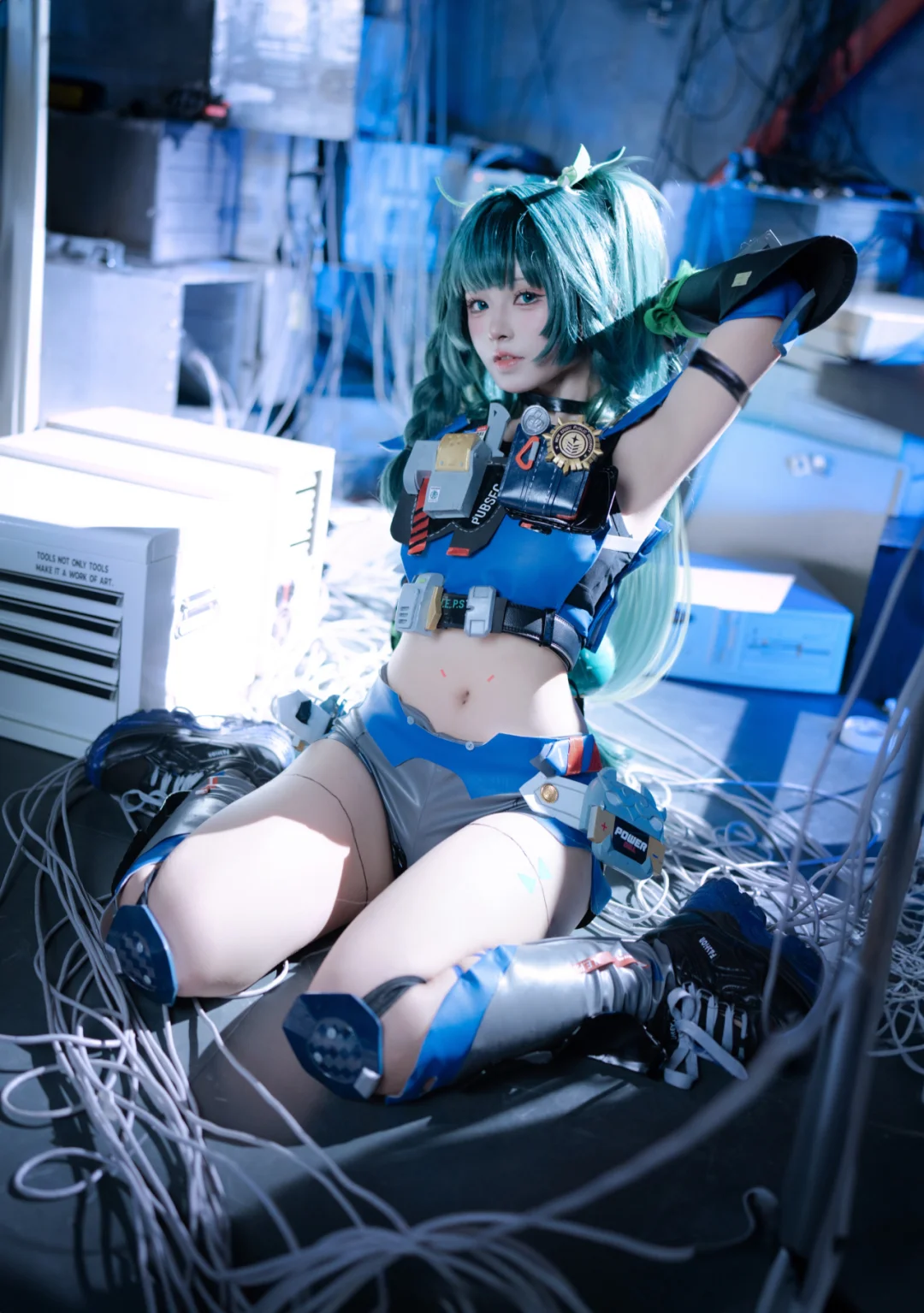 Server Room Shoot of a Blue-Green Mecha Style Girl by 小彭《星穹铁道》 - Image 6