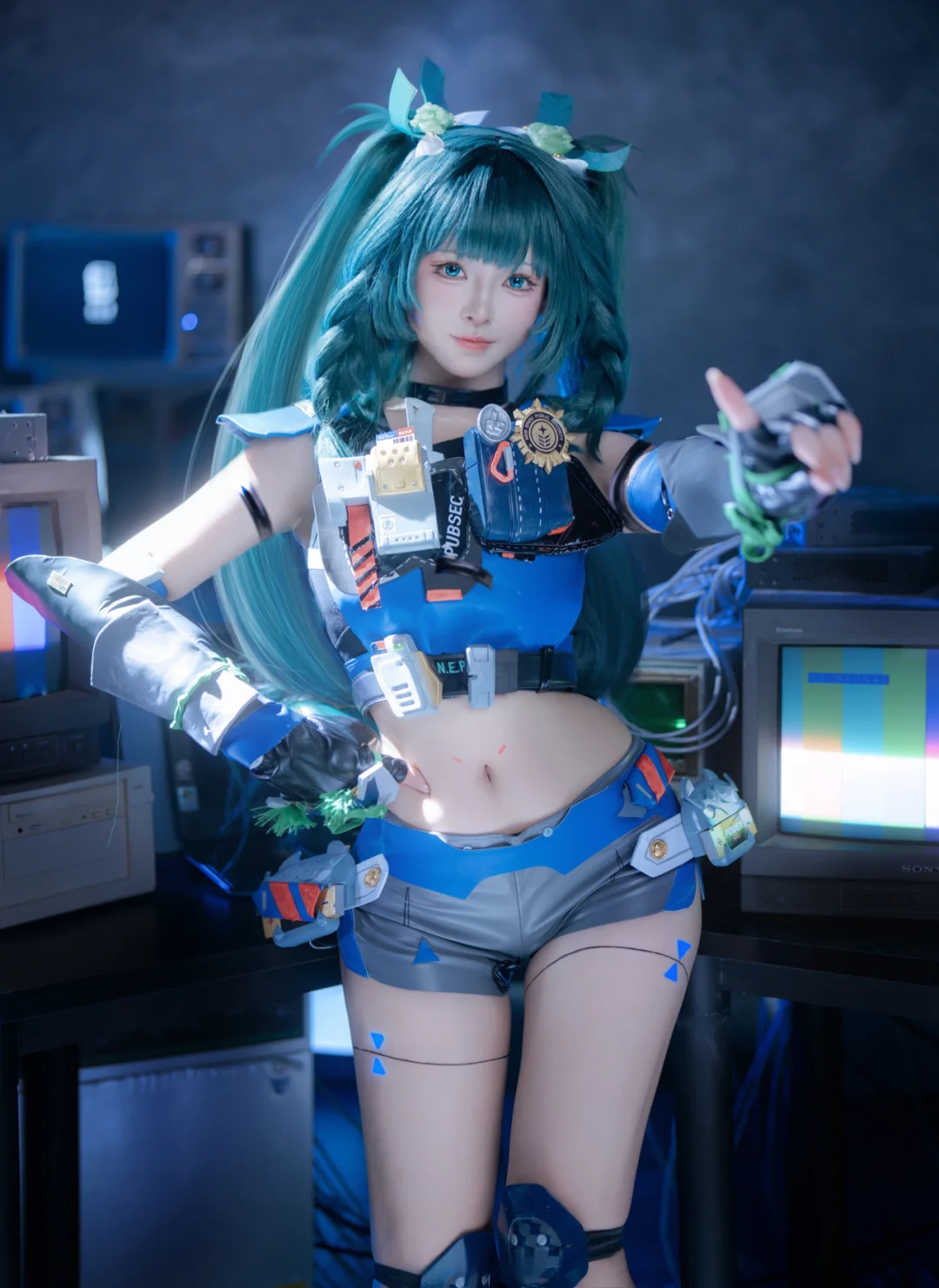 Server Room Shoot of a Blue-Green Mecha Style Girl by 小彭《星穹铁道》 - Image 8