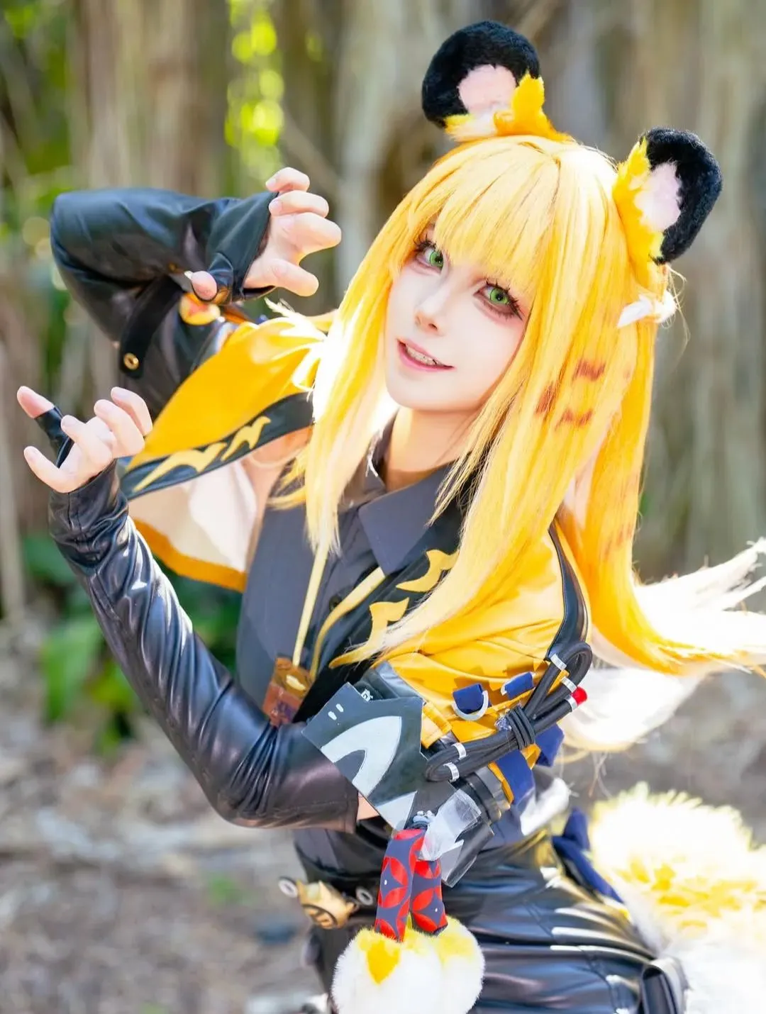 【橘福福cos】亮黄皮衣兽耳娘，树林里的活泼身姿 - 小彭《星穹铁道》 - 第3张