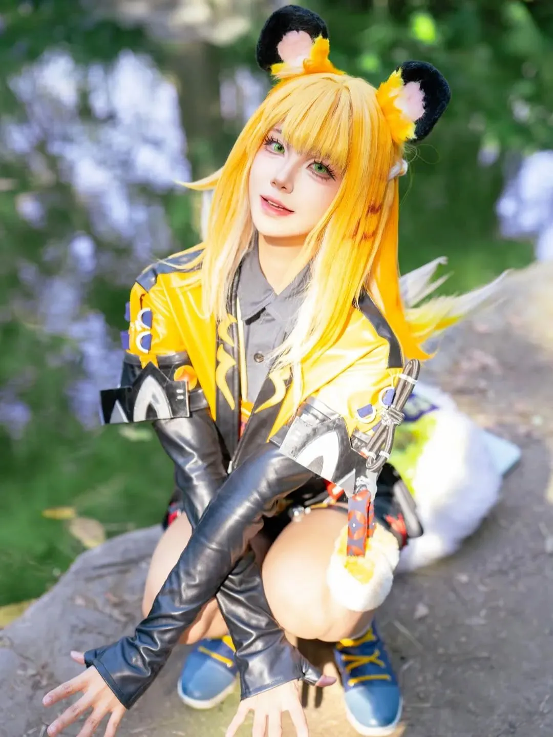 【橘福福cos】亮黄皮衣兽耳娘，树林里的活泼身姿 - 小彭《星穹铁道》 - 第5张