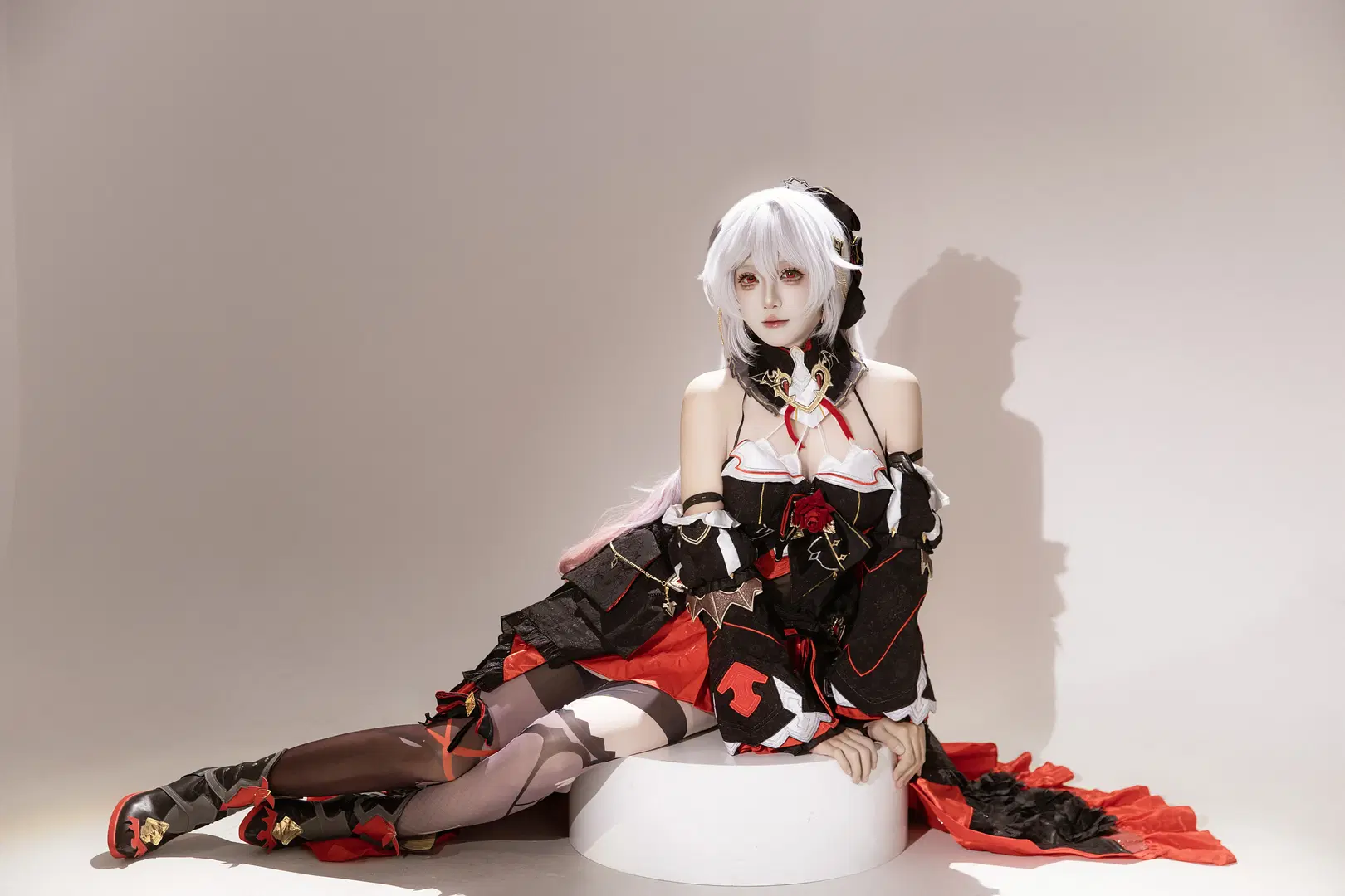 哥特风, cosplay摄影, 大月下cos, 银发红瞳, 黑丝美腿