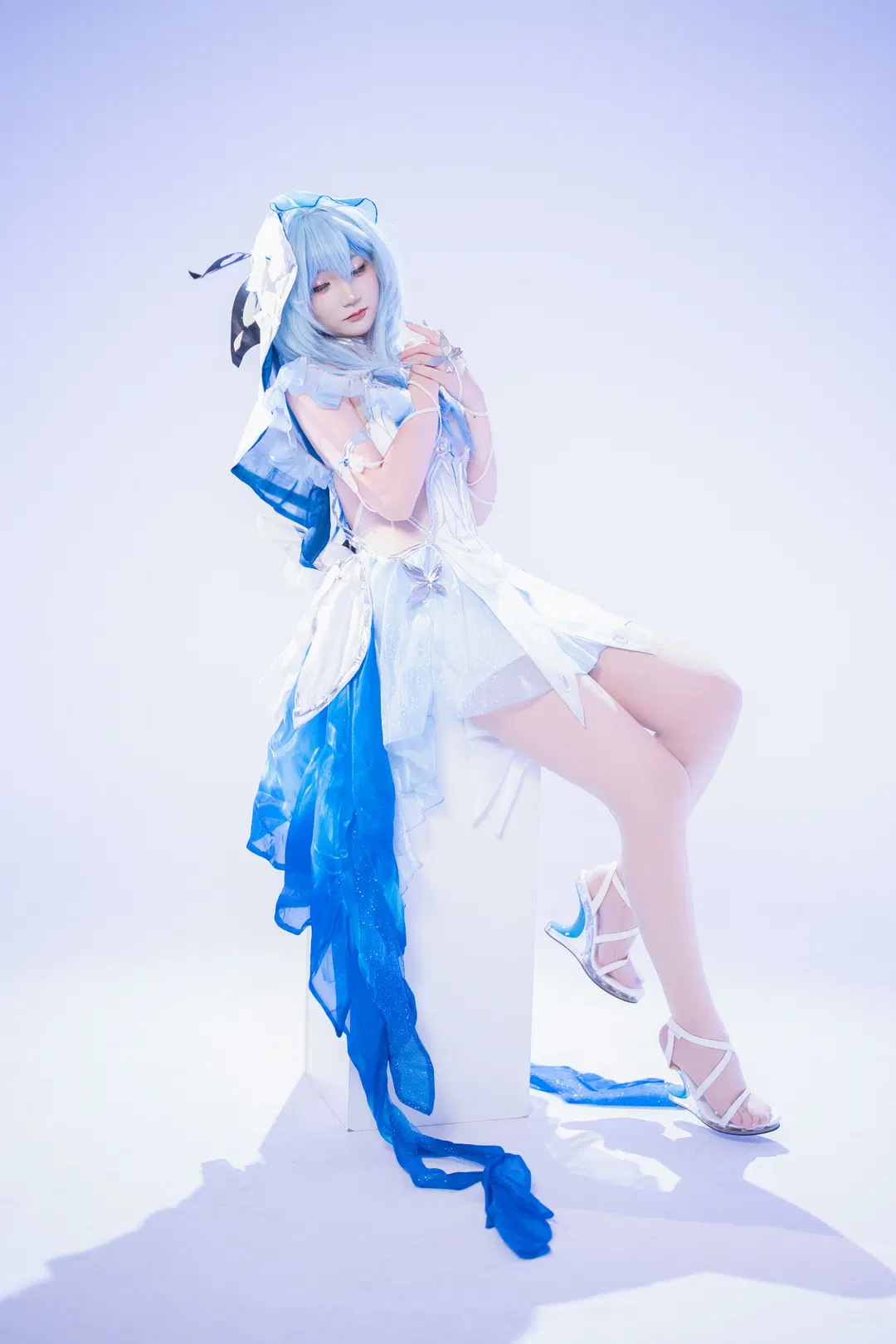 鸣潮, 守岸人cos, cosplay摄影, 蓝白配色, 坎特蕾拉cos