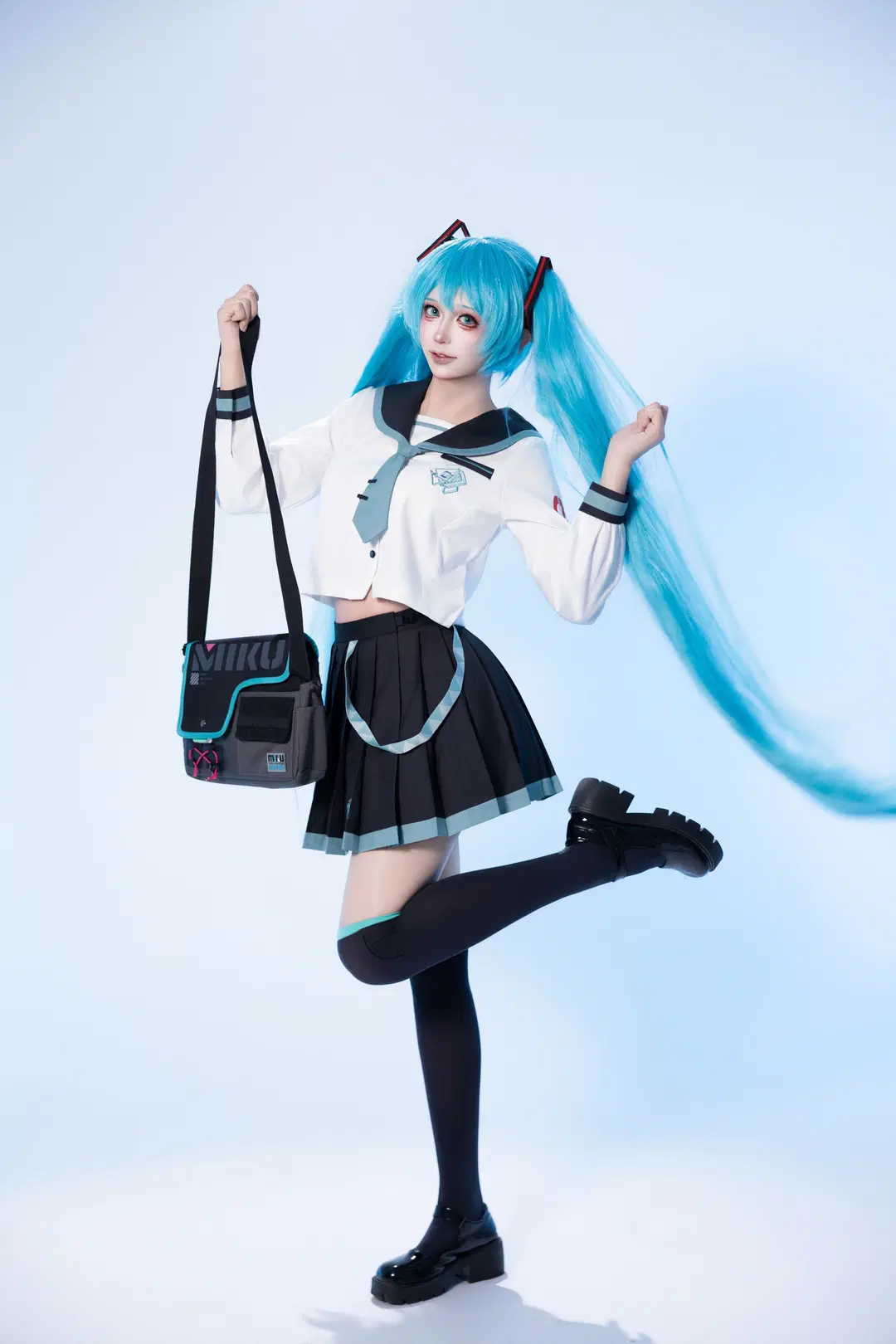 初音未来cos, 水手服, 双马尾, VOCALOID, 过膝袜