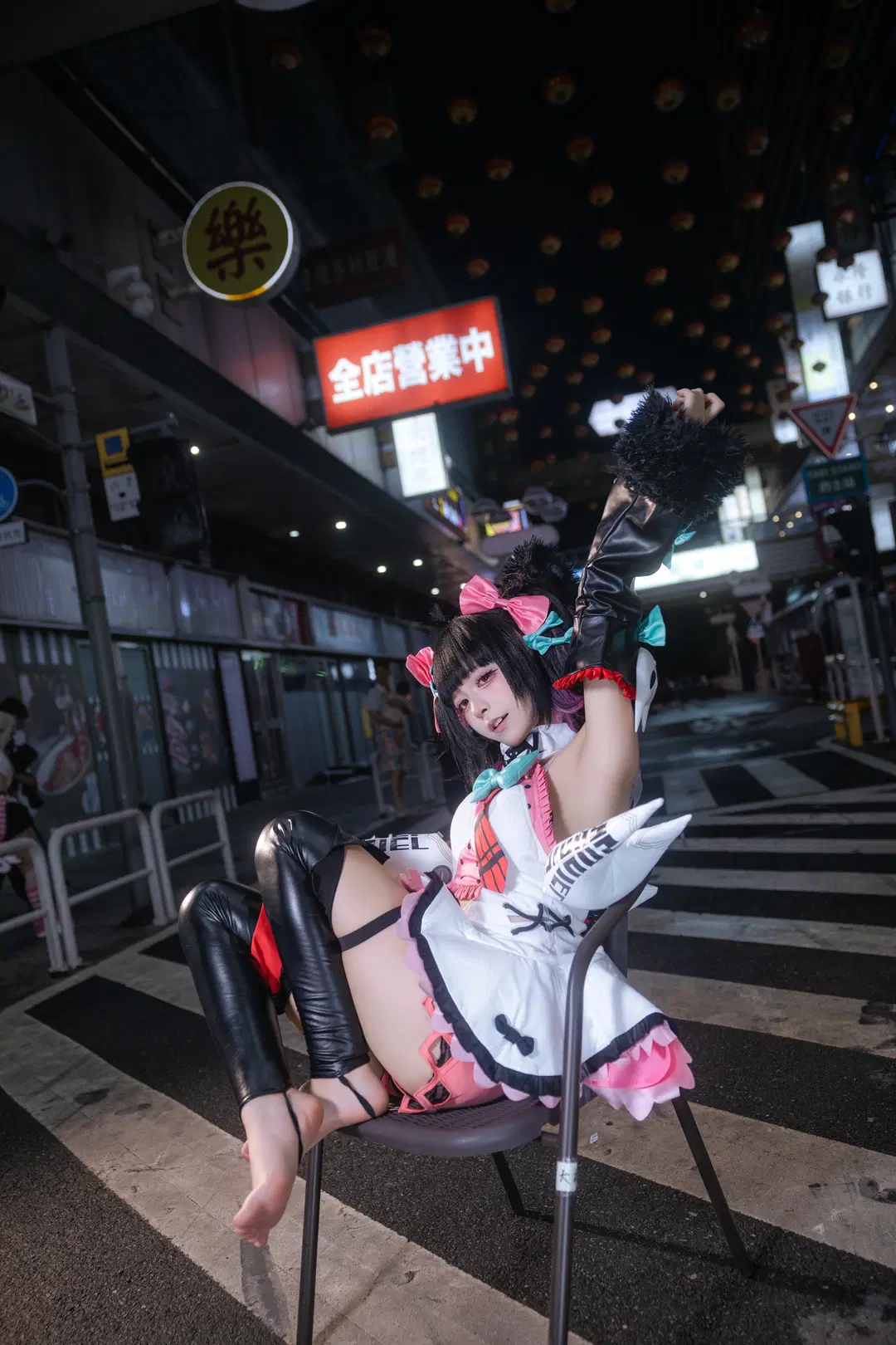 [Nangong Yu cosplay] Zenless Zone Zero's Night Street Zebra Crossing Gap Moe Experience by 極樂二號機 - Image 2
