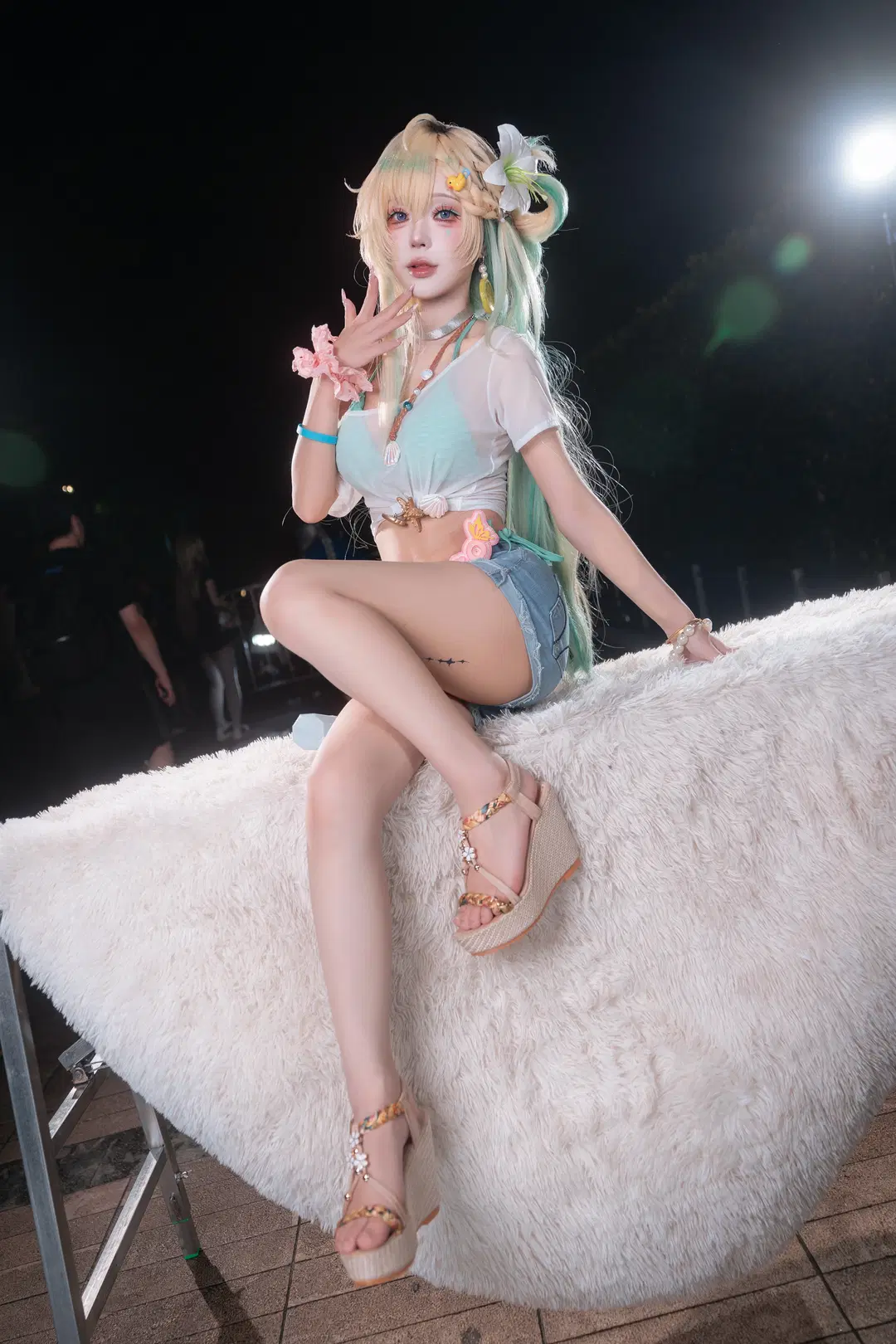 鳴潮, ホタルACGエキスポ, リンネ コスプレ, 水着コスプレ, マンガ脚
