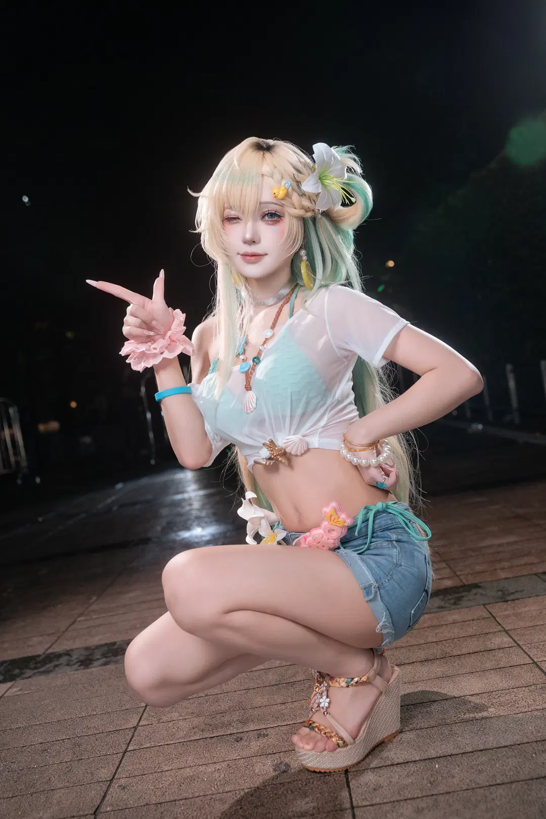 [Lynae cosplay] Wuthering Waves Summer Swimsuit: A Refreshing Breeze at the Convention by 極樂二號機 - Image 3
