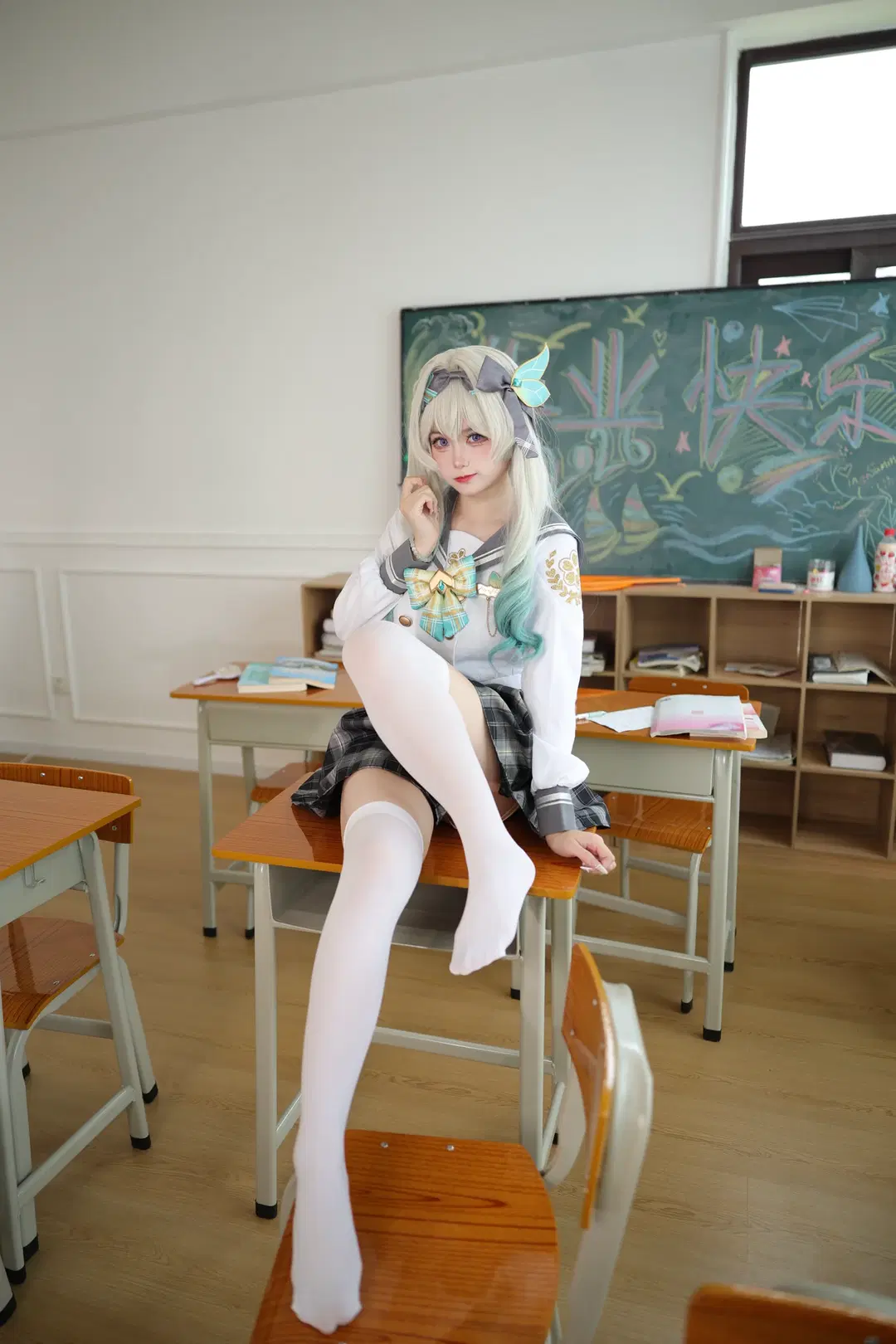 崩坏星穹铁道, 流萤cos, 白丝, jk制服, 教室写真