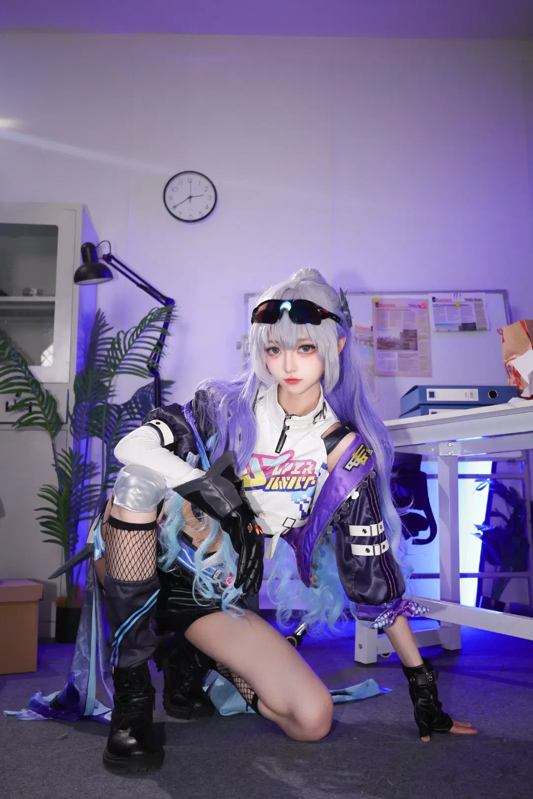 【银狼cos】崩坏星穹铁道，赛博涂鸦与办公室灯光 - 晚星 - 第3张