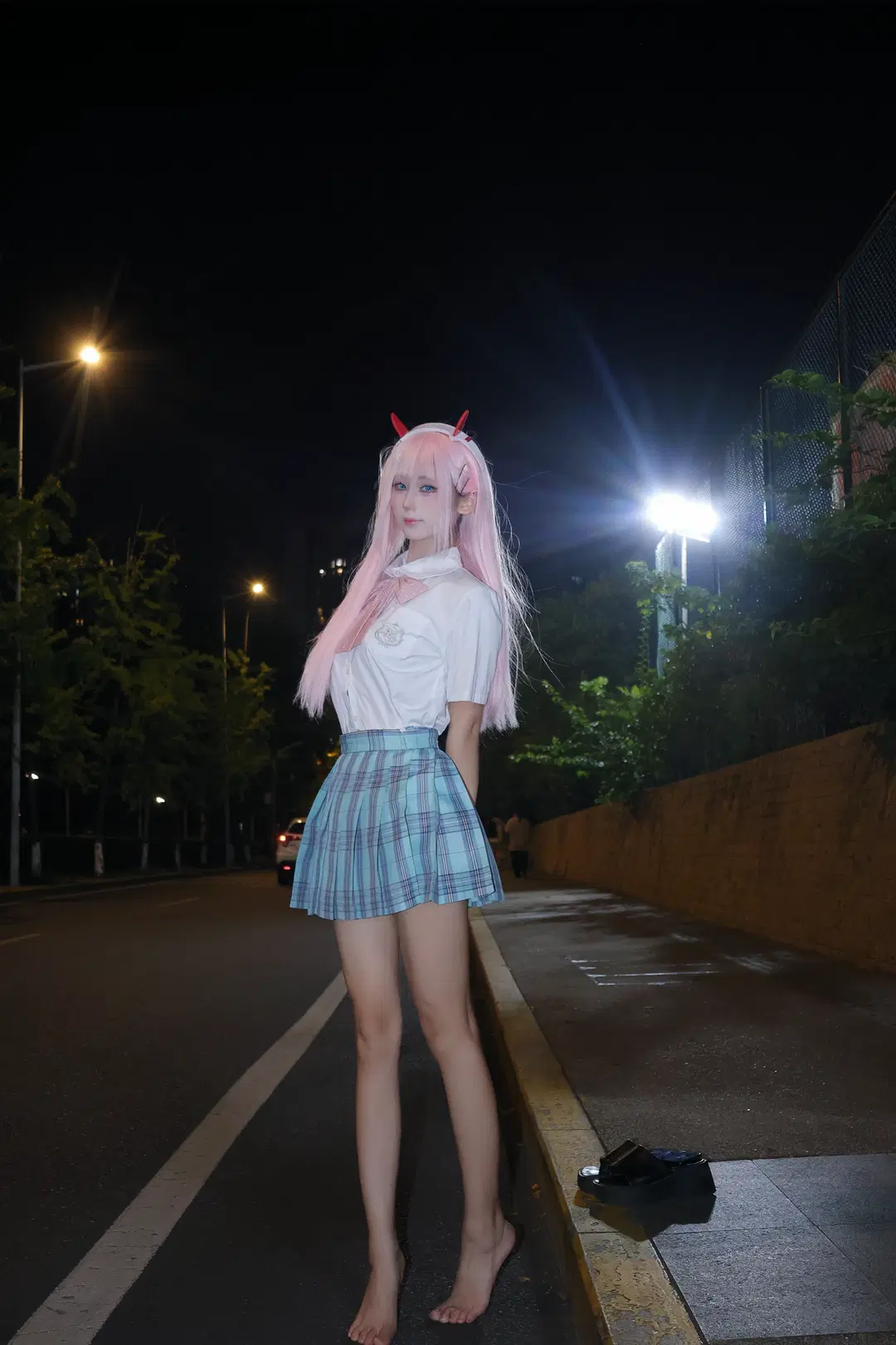 [Zero Two cosplay] Roadside in the Night: Recreating Darling in the Franxx by 晚星 - Image 3