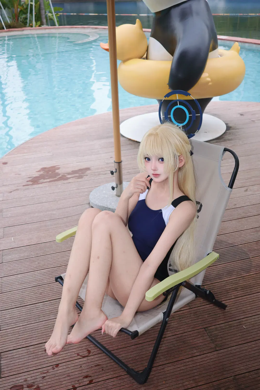 蔚蓝档案泳装cos 泳池边的清凉夏日写真 - 晚星 - 第2张