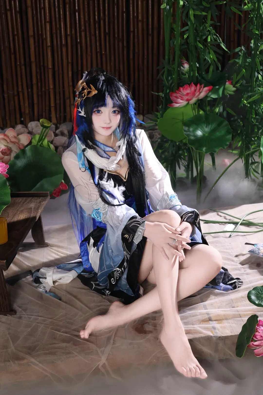 鸣潮, 氛围感摄影, 羽毛元素, 国风幻想, 中秋cos