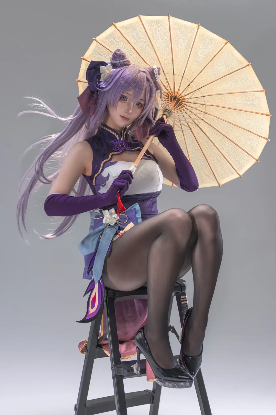 Genshin Impact, Keqing cosplay, Black stockings, Game cosplay, Oiled paper umbrella