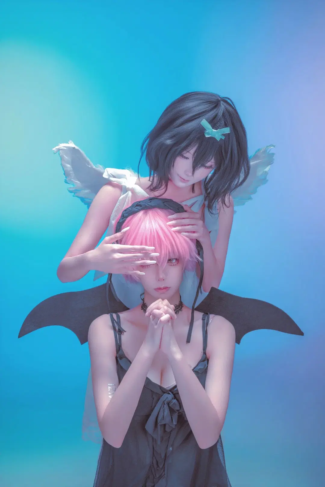 【Mizi & Sua cosplay】The Fateful Resonance of ALIEN STAGE: A Roman Pillar Fantasy Woven with Black and White Wings by lov3eeanxxx - Image 5