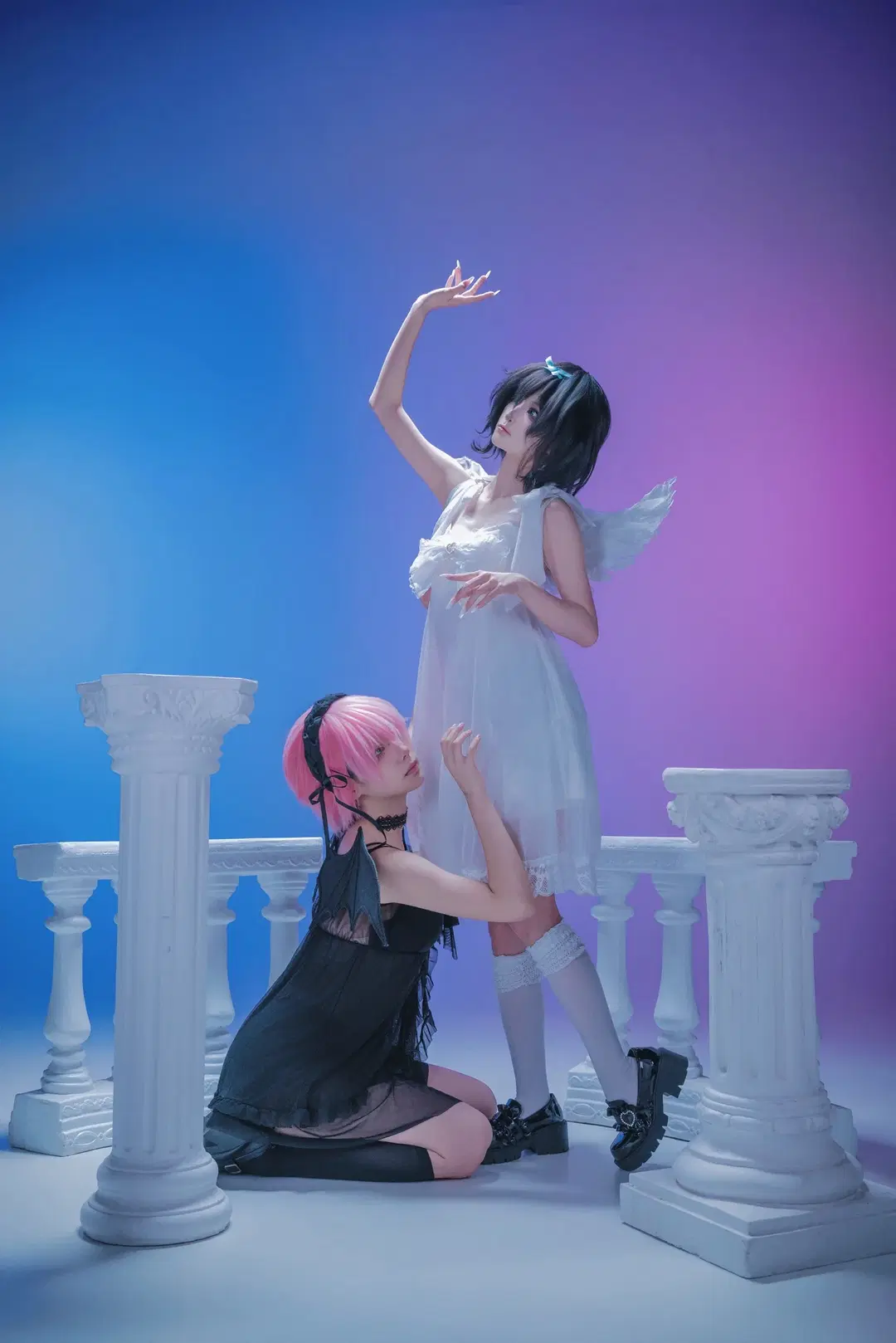 【Mizi & Sua cosplay】The Fateful Resonance of ALIEN STAGE: A Roman Pillar Fantasy Woven with Black and White Wings by lov3eeanxxx - Image 6
