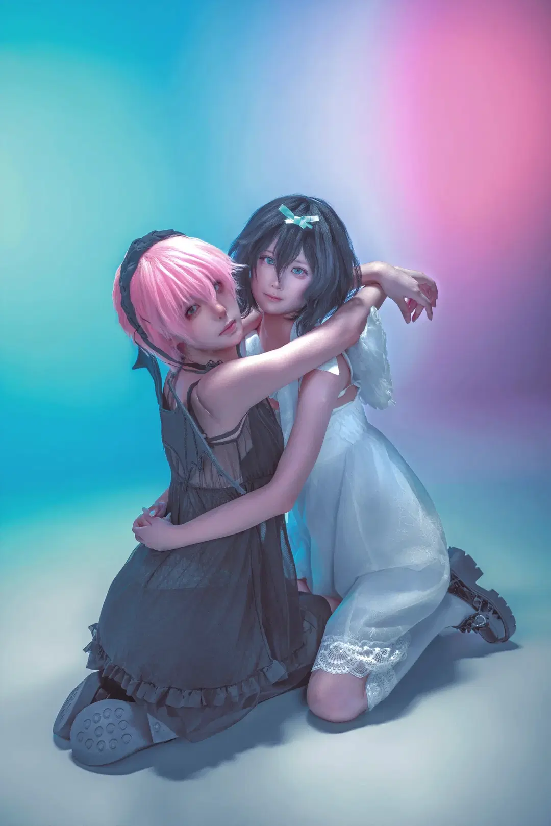 【Mizi & Sua cosplay】The Fateful Resonance of ALIEN STAGE: A Roman Pillar Fantasy Woven with Black and White Wings by lov3eeanxxx - Image 9