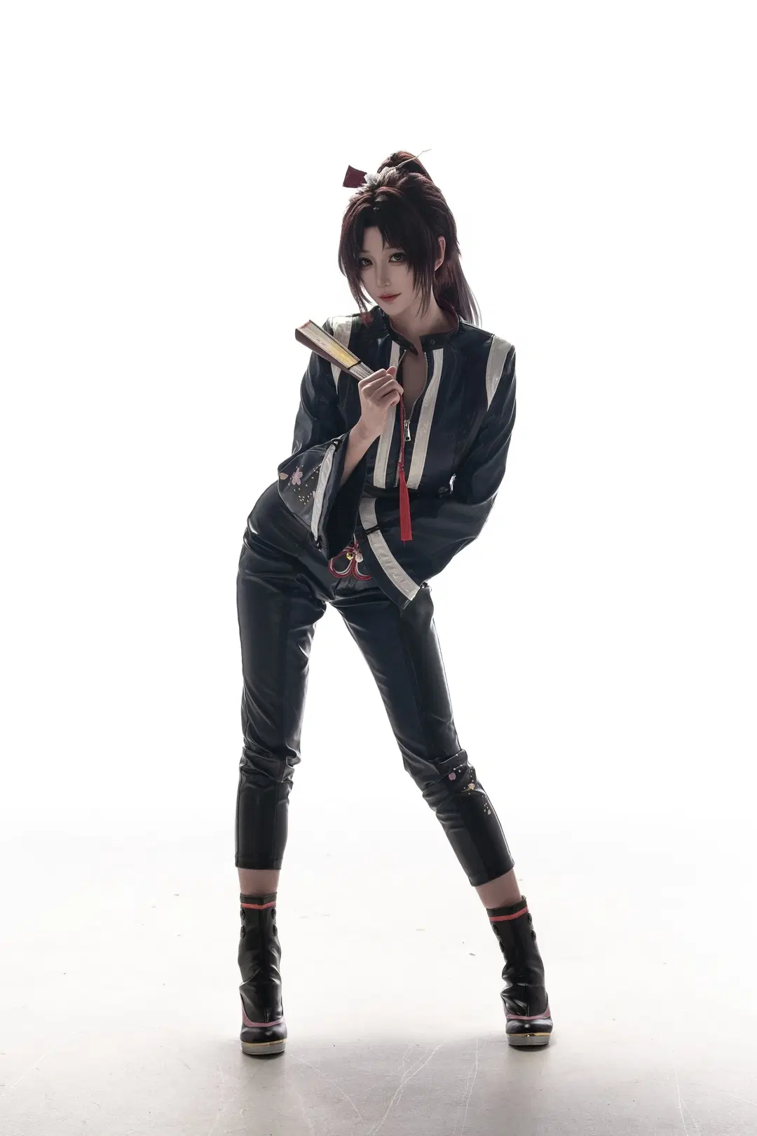 【Mai Shiranui cosplay】Street Fighter 6: Studio Shoot of the Classic Look — Fighting Game Cosplay with Leather Jacket & Fan Prop by 不爱吃饭的乔老师 - Image 2