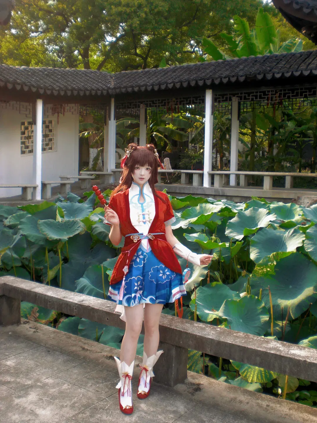 [Xishi cosplay] Posing references for Traditional style cosplay by the lotus pond in a garden by 小也 - Image 2