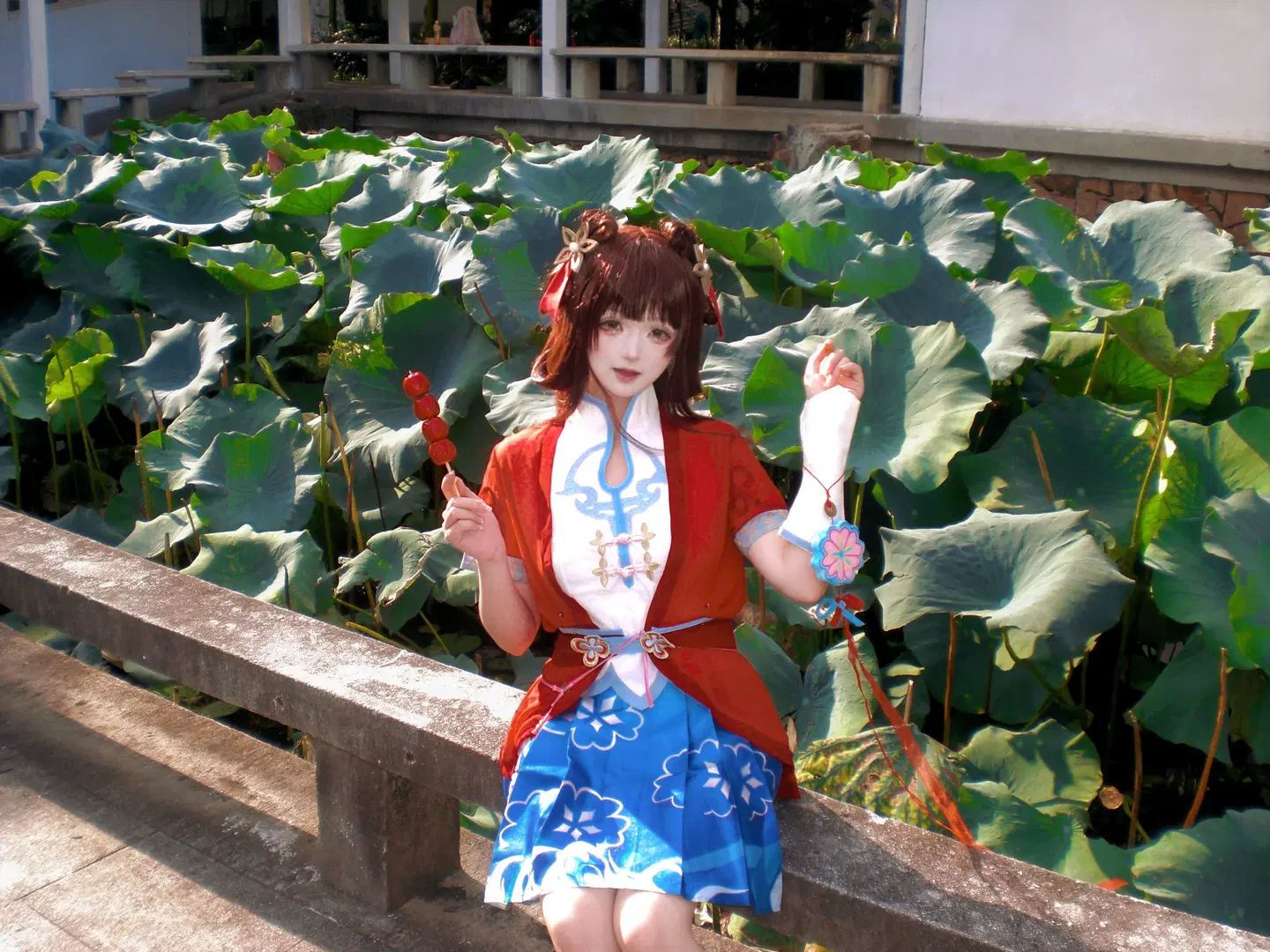 [Xishi cosplay] Posing references for Traditional style cosplay by the lotus pond in a garden by 小也 - Image 4