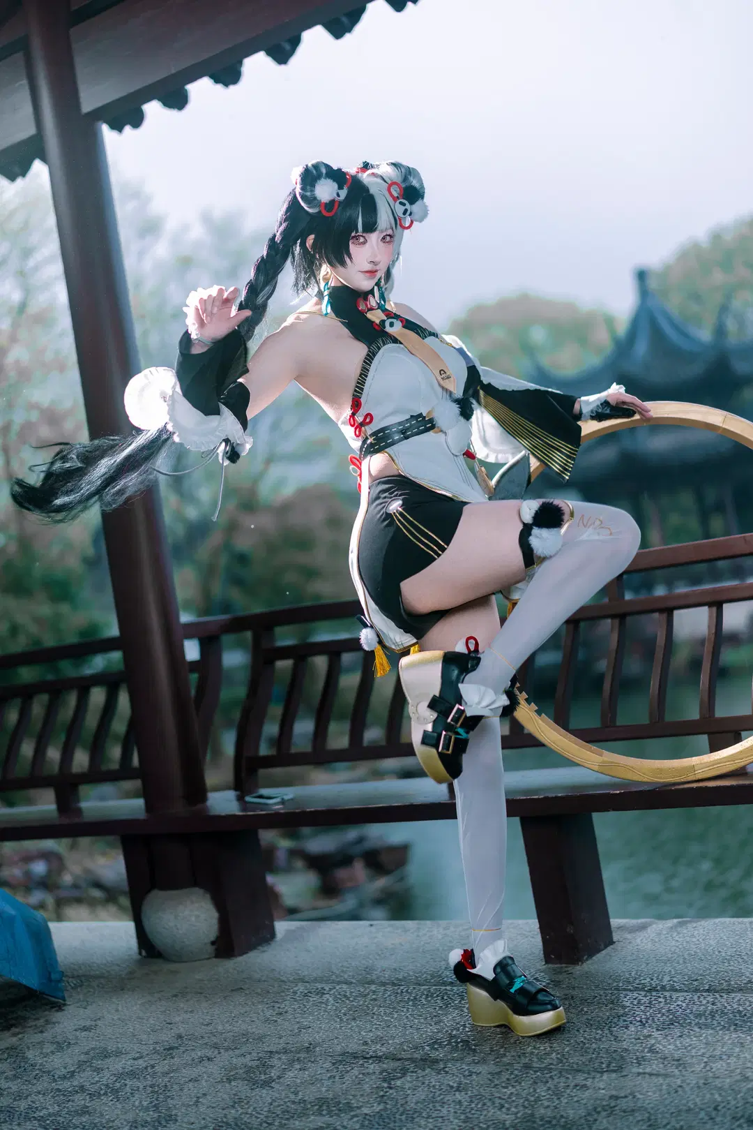 【琉音cos】绝区零琉音复刻，园林里的黑白双色战斗少女 - lulu吃上热干面了 - 第5张