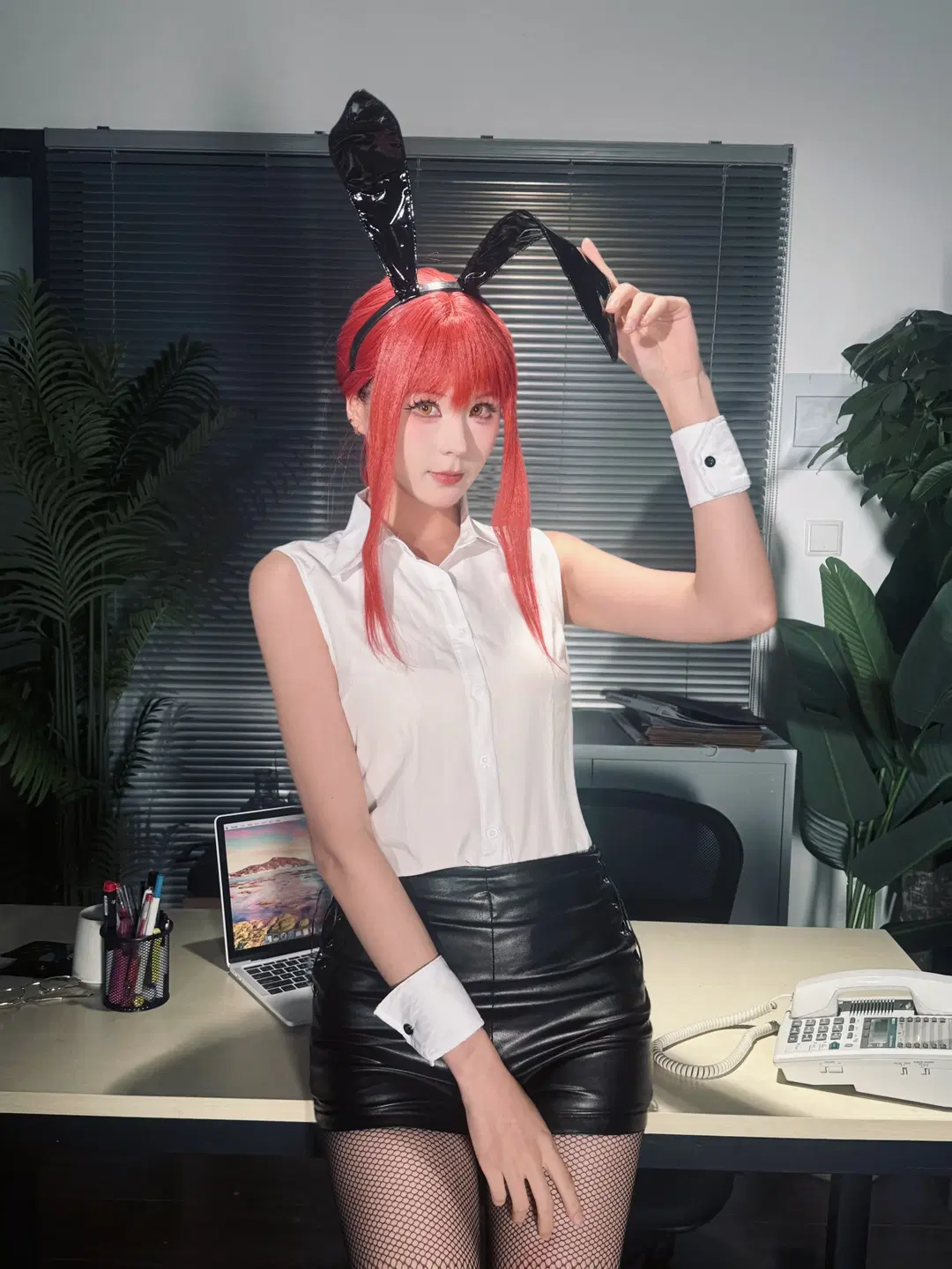 兔女郎, 电锯人, 玛奇玛cos, 黑丝袜, 办公室场景
