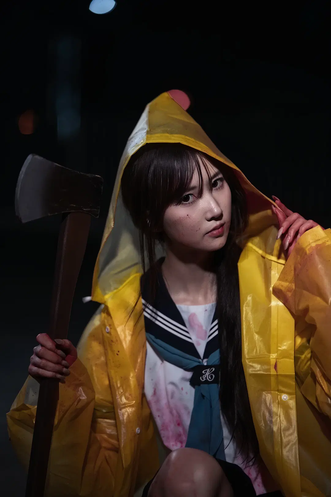 暗黑风摄影, 水手服cos, 雨夜氛围感, 创意cosplay, 雨衣写真