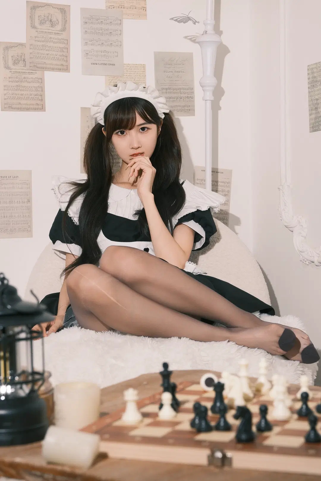 黑白女仆装扮搭配复古棋盘氛围感cos - 米三华（养成版） - 第2张